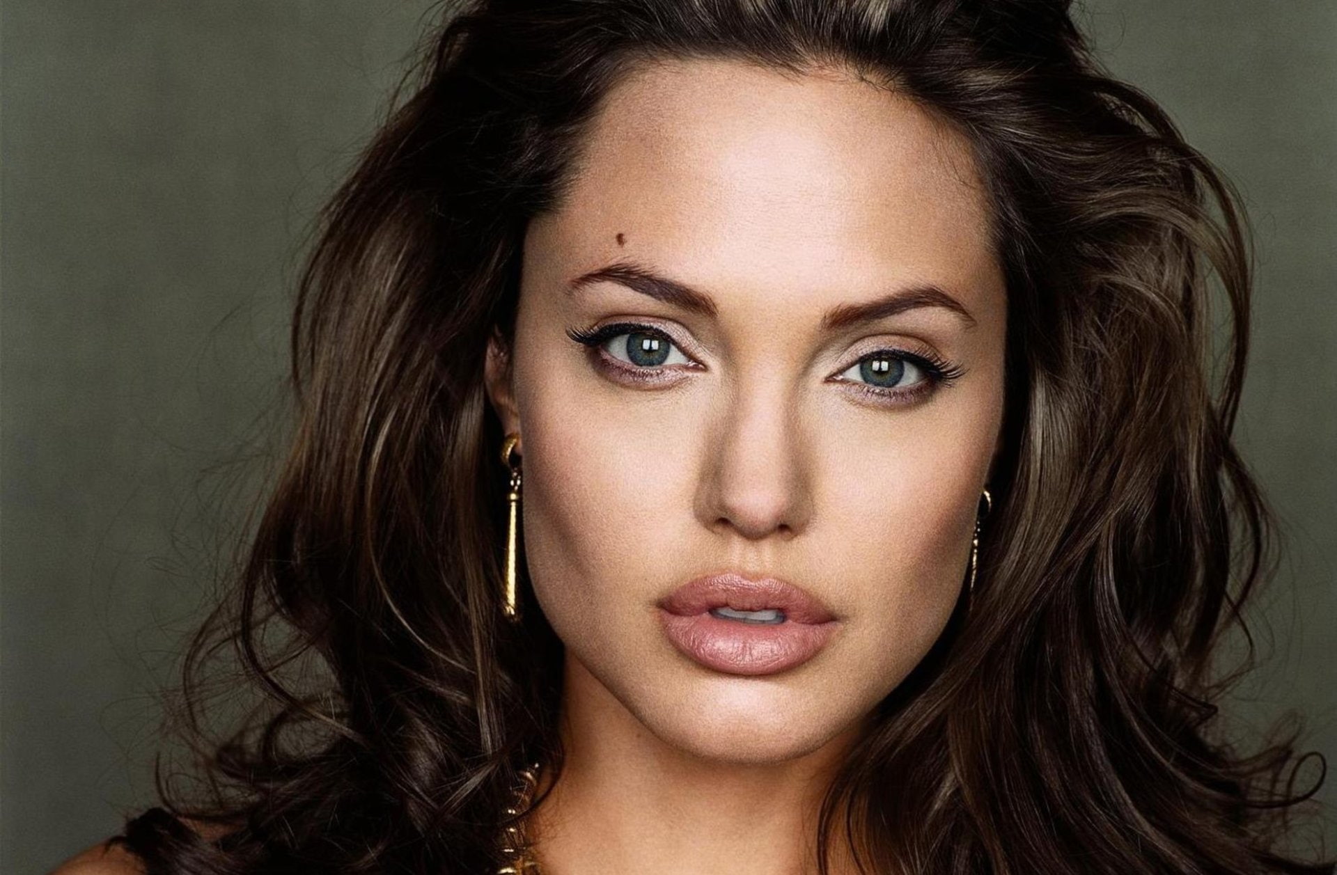 Actresses Angelina Jolie