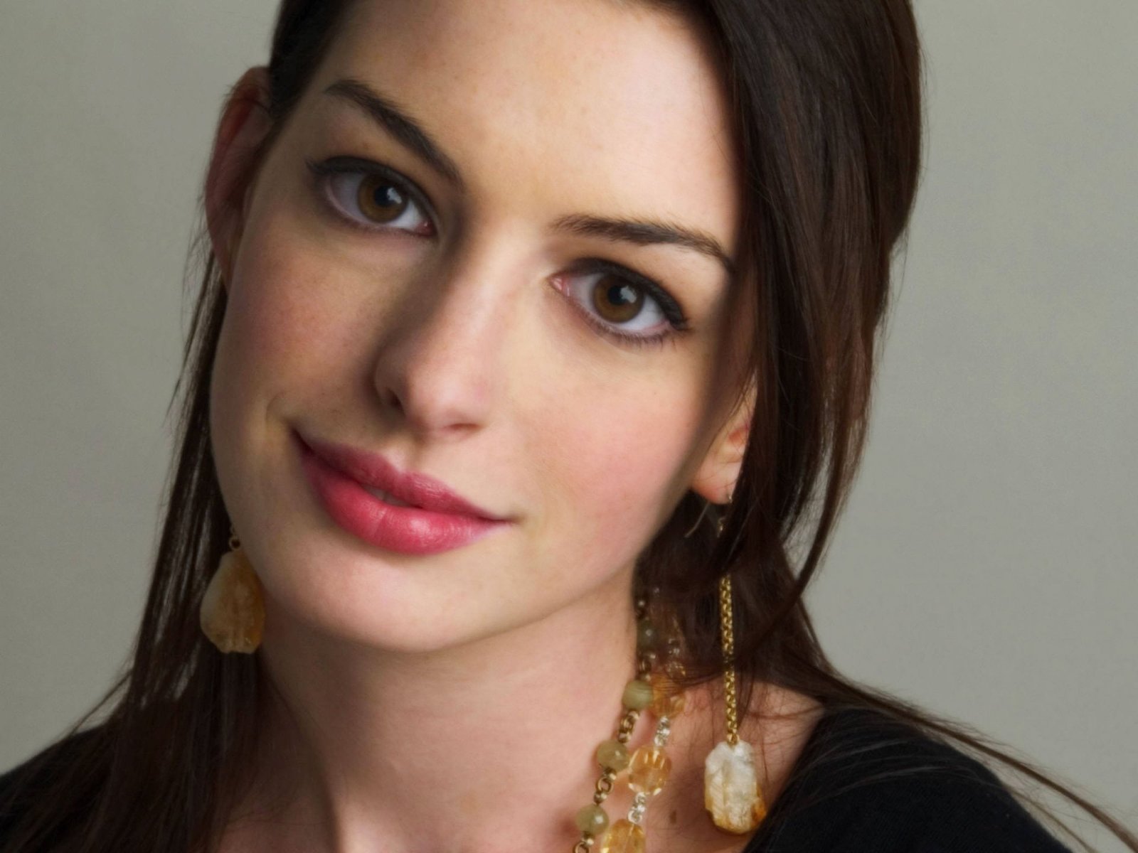 Actresses Anne Hathaway