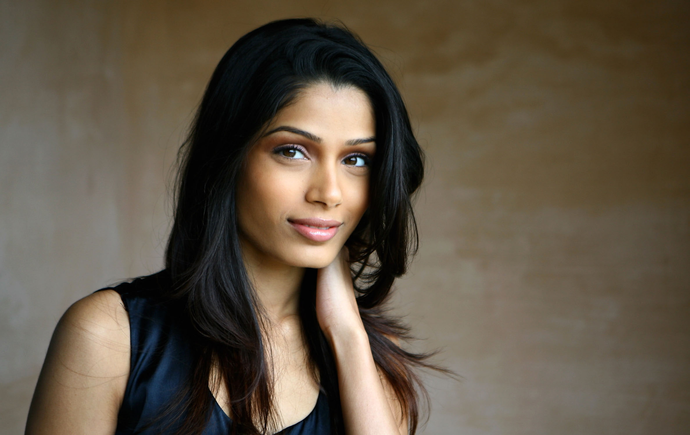 actress brunette freida pinto women 2k