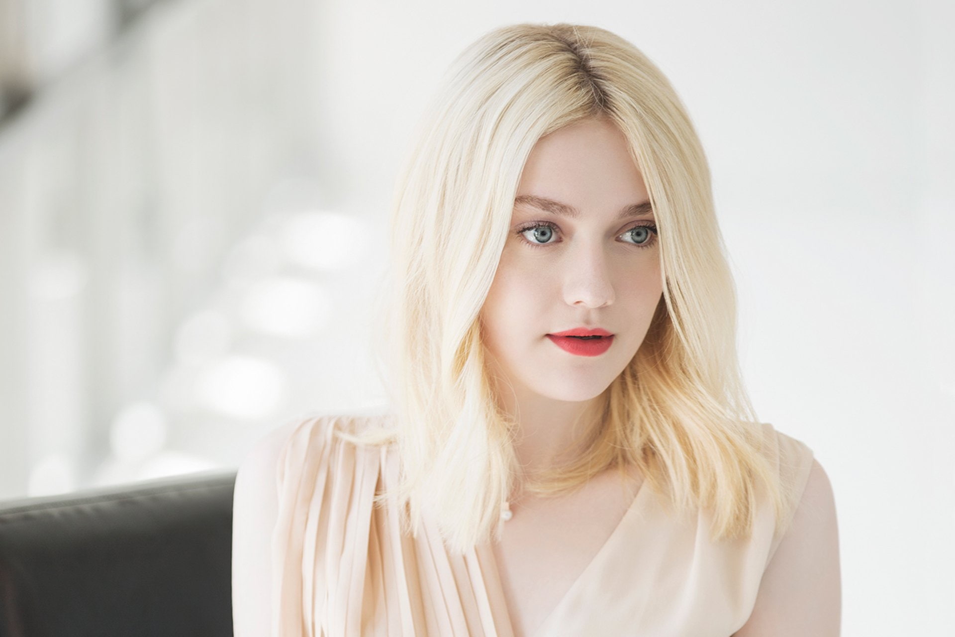 Actresses Dakota Fanning Blonde Blue Eyes Face