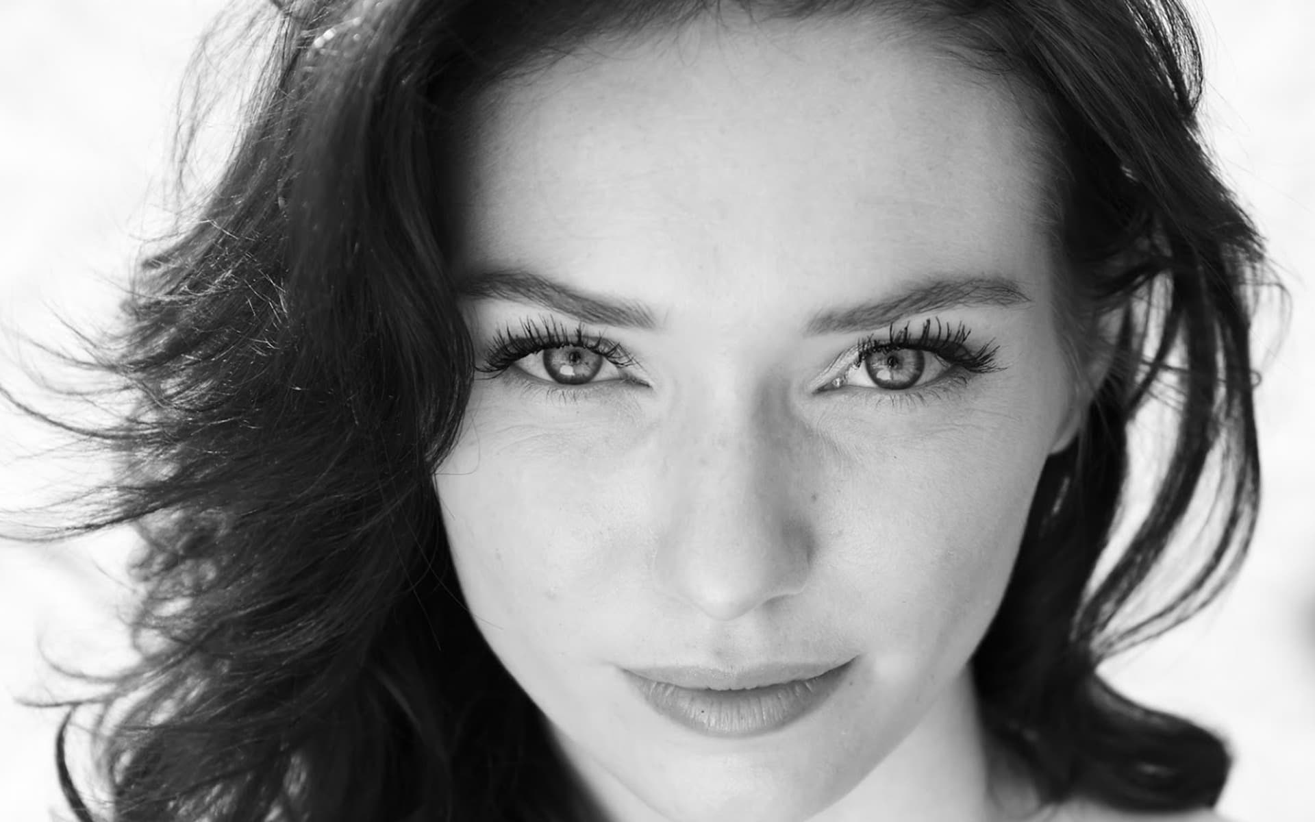 Actresses Eleanor Tomlinson Black amp; White Face