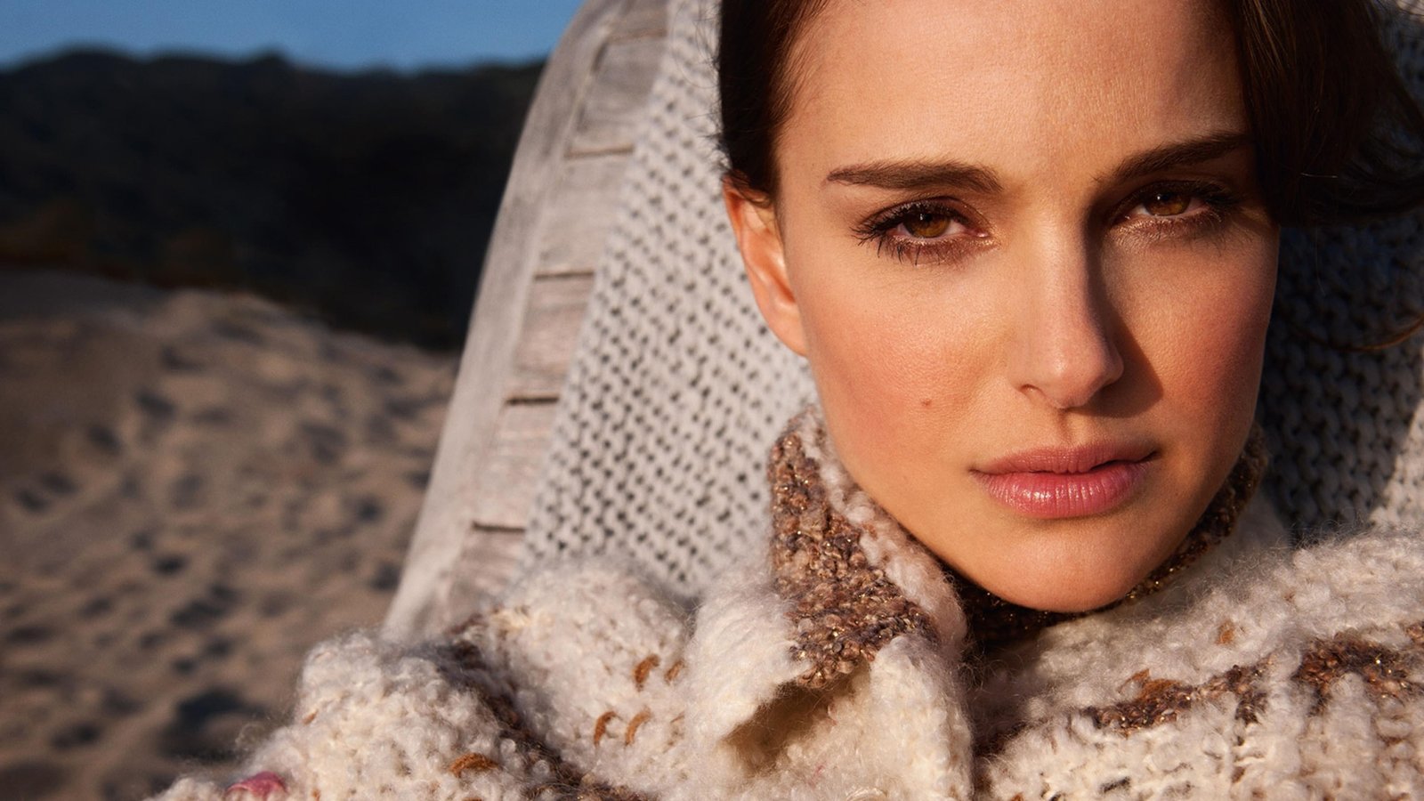 actress Natalie Portman closeup portrait 2k
