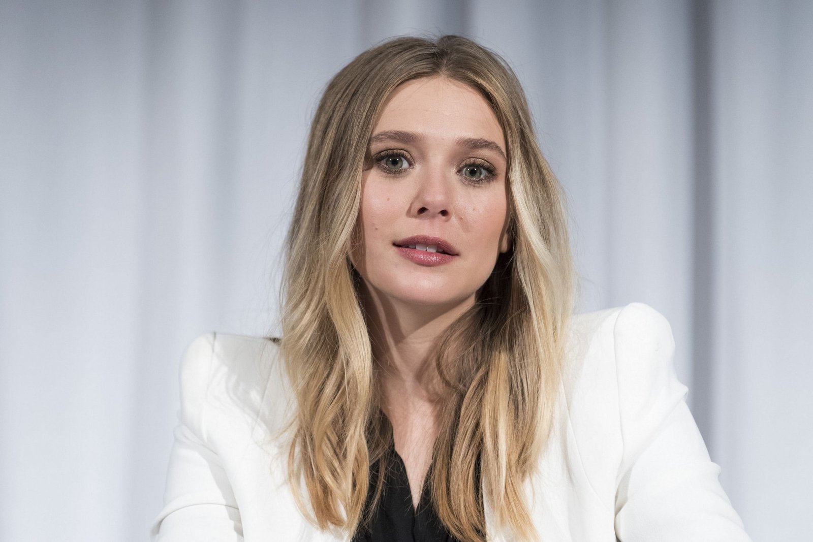 Actresses Elizabeth Olsen American Blonde 2k