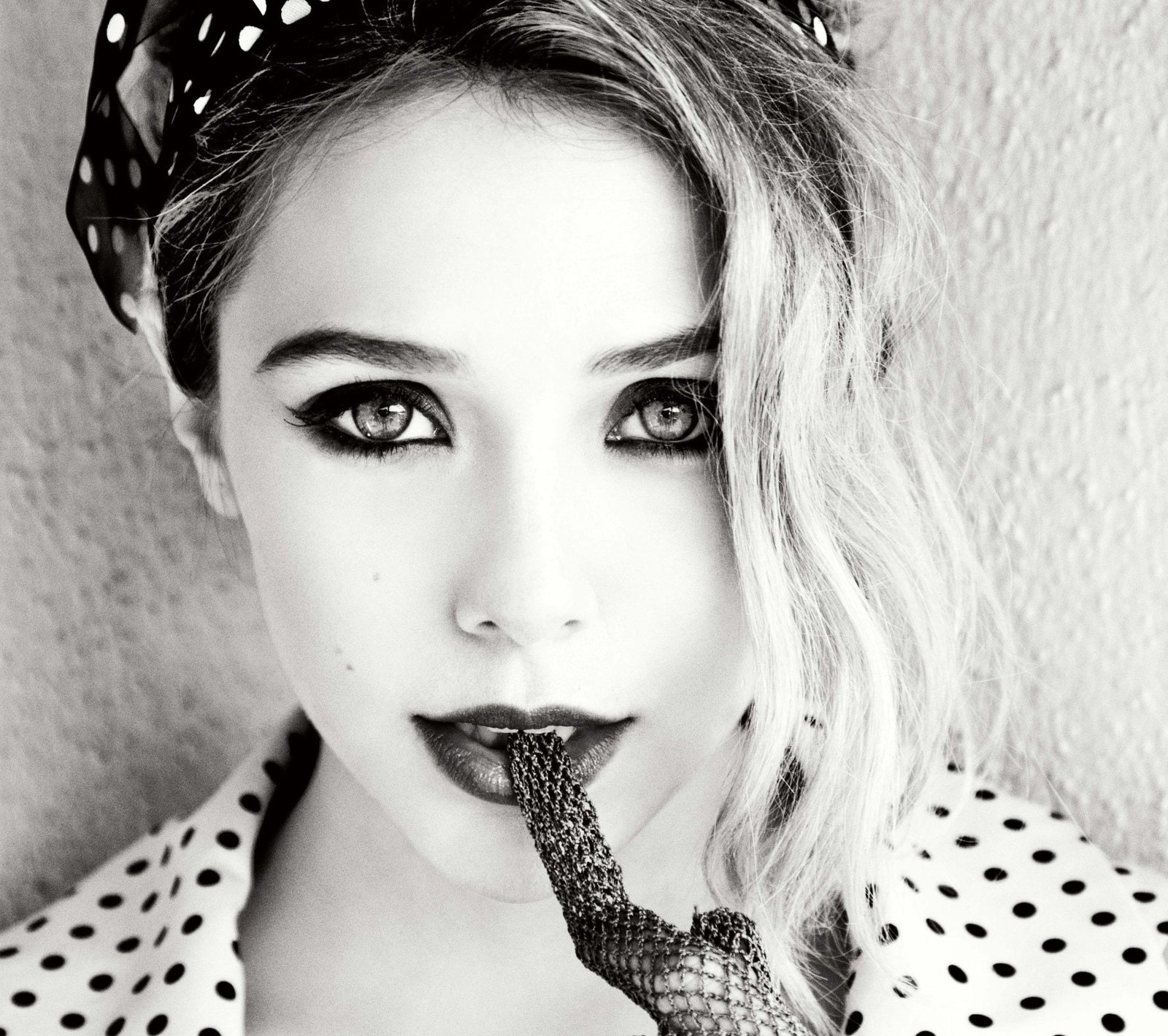 Actresses Elizabeth Olsen Black amp; White portrait one person