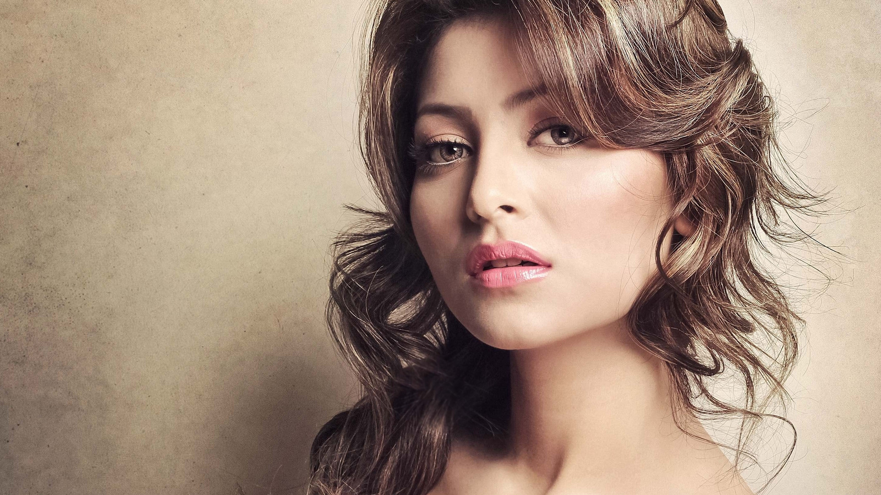 Actress Urvashi Rautela Bollywood portrait one person young adult 2k