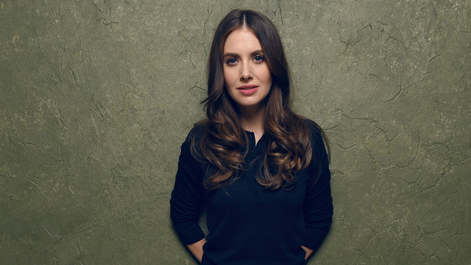 actress women brunette Alison Brie looking at viewer one person