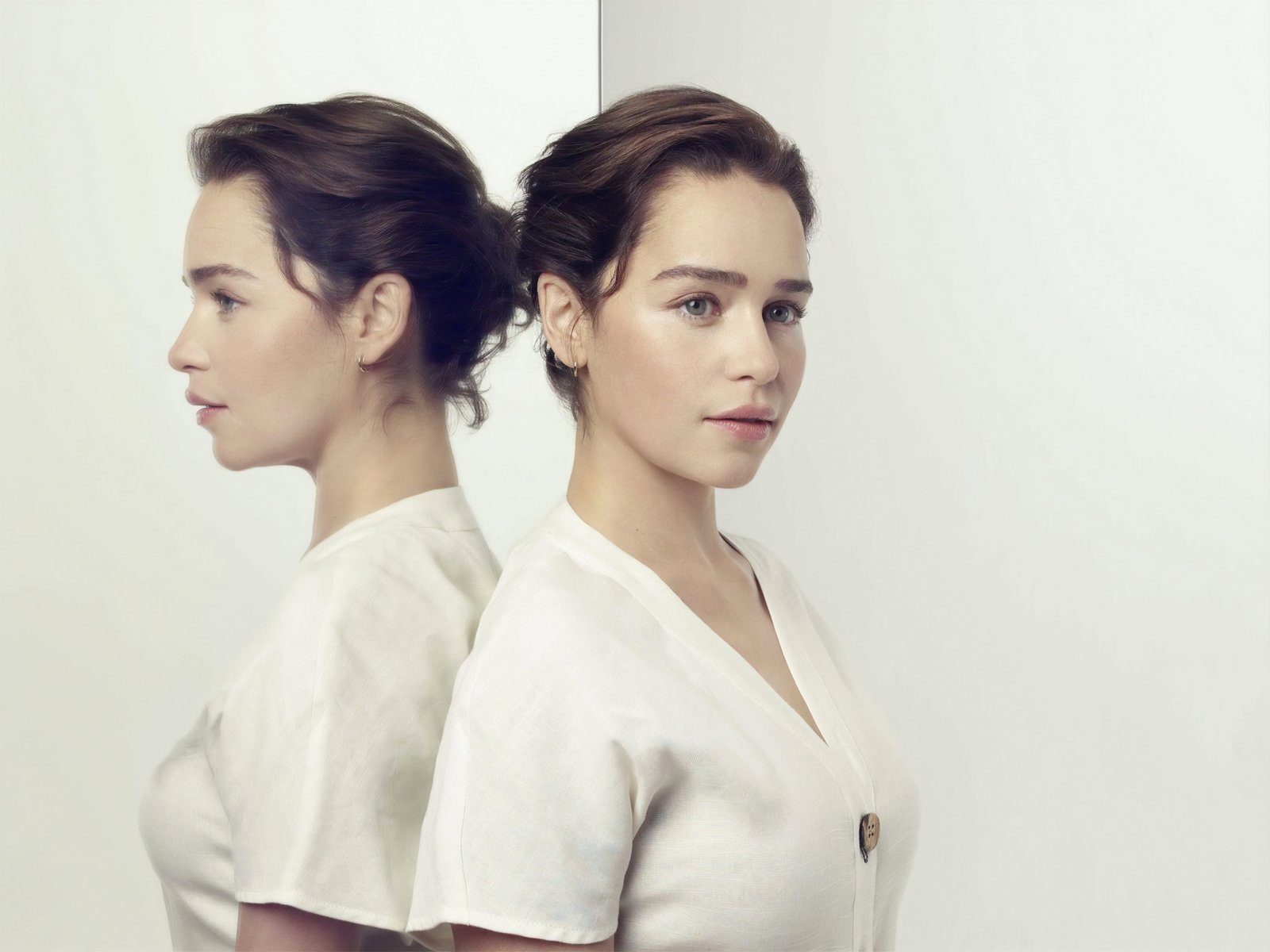 Actresses Emilia Clarke Brunette English Girl Mirror Reflection 2k