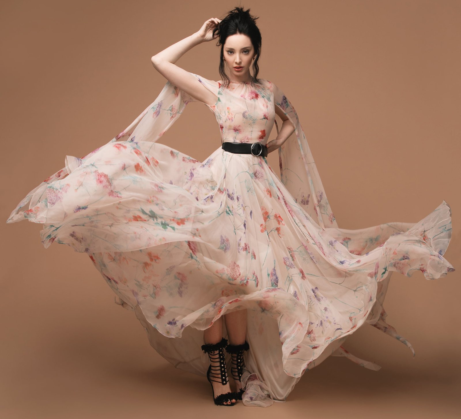 Actresses Emma Dumont American Black Hair 2k