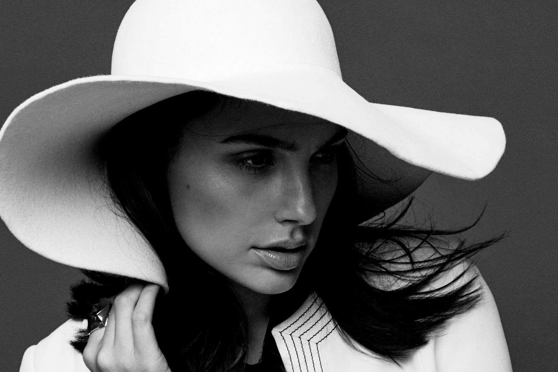 Actresses Gal Gadot Black amp; White Face Hat Israeli