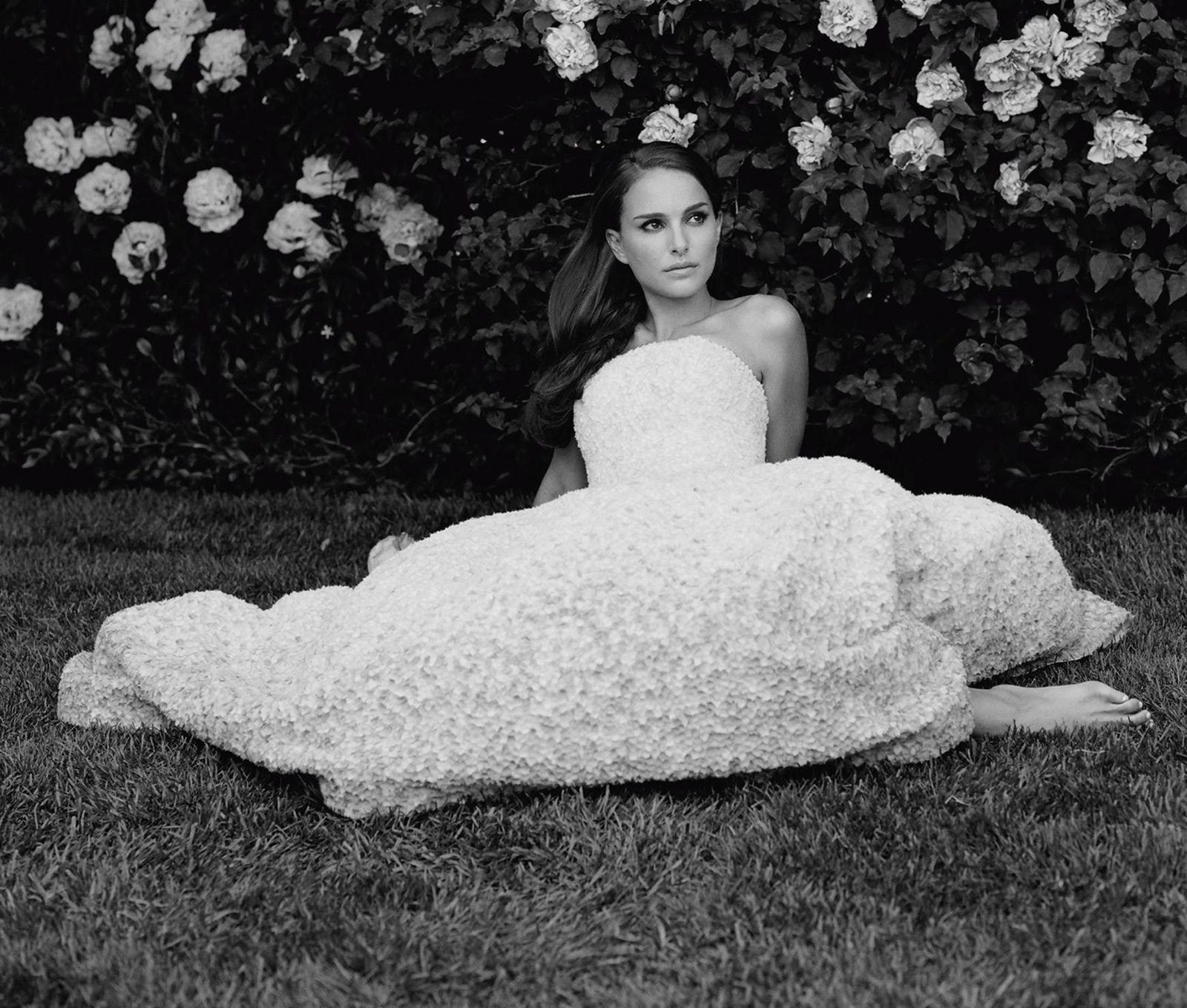 Actresses Natalie Portman American Black amp; White Dress