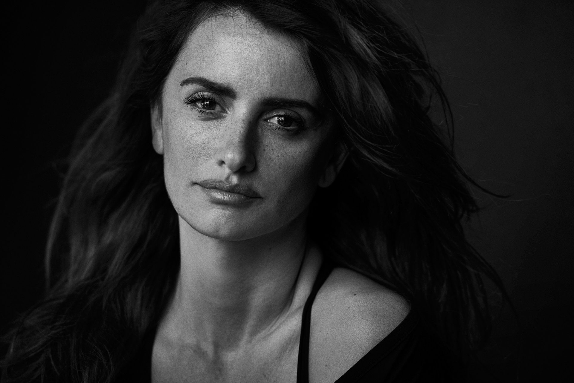 Actresses Penelope Cruz Black amp; White Brunette Face