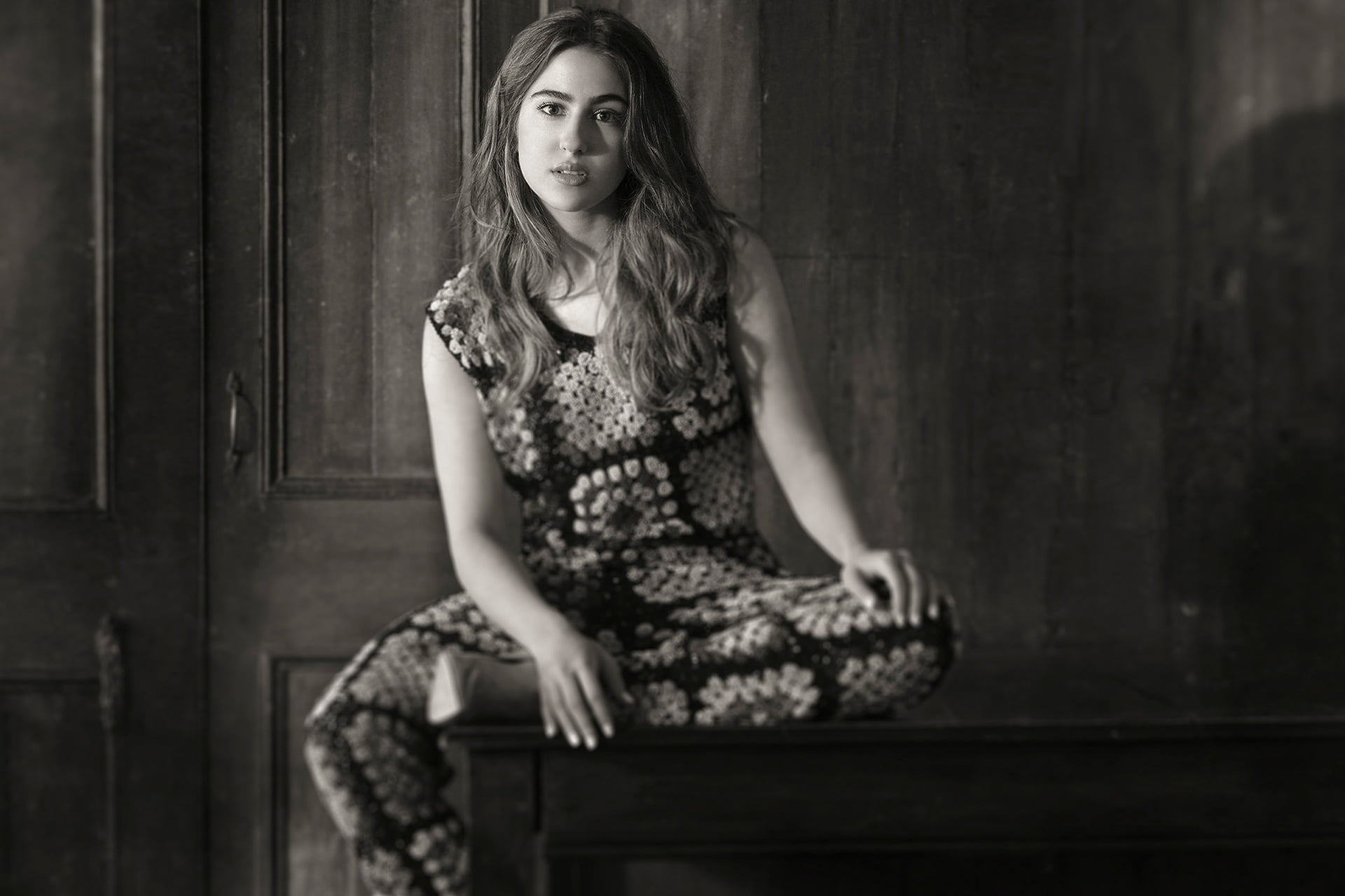 Actresses Sara Ali Khan Black and White Bollywood Girl