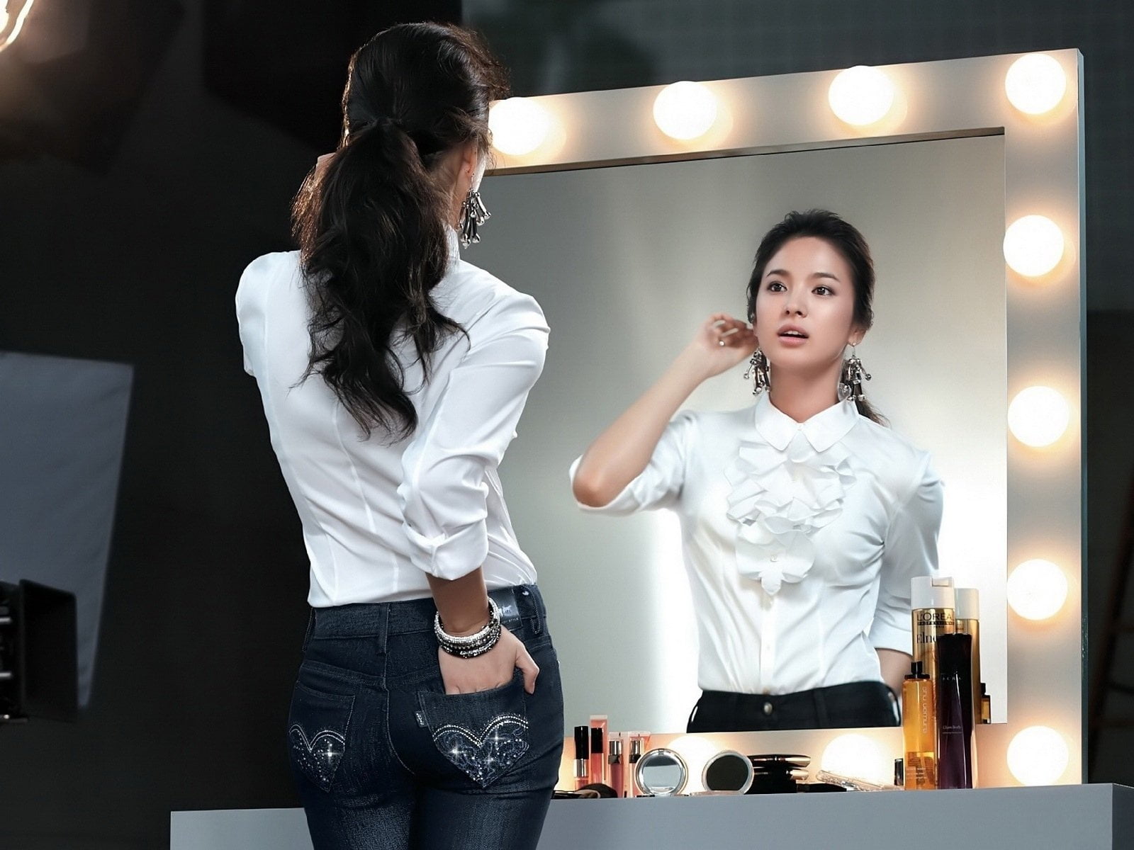 Actresses Song Hye Kyo Korean young adult women indoors