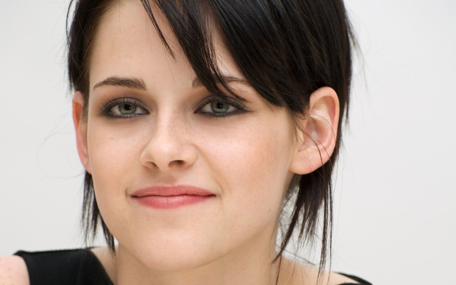 Actresses Kristen Stewart headshot portrait one person