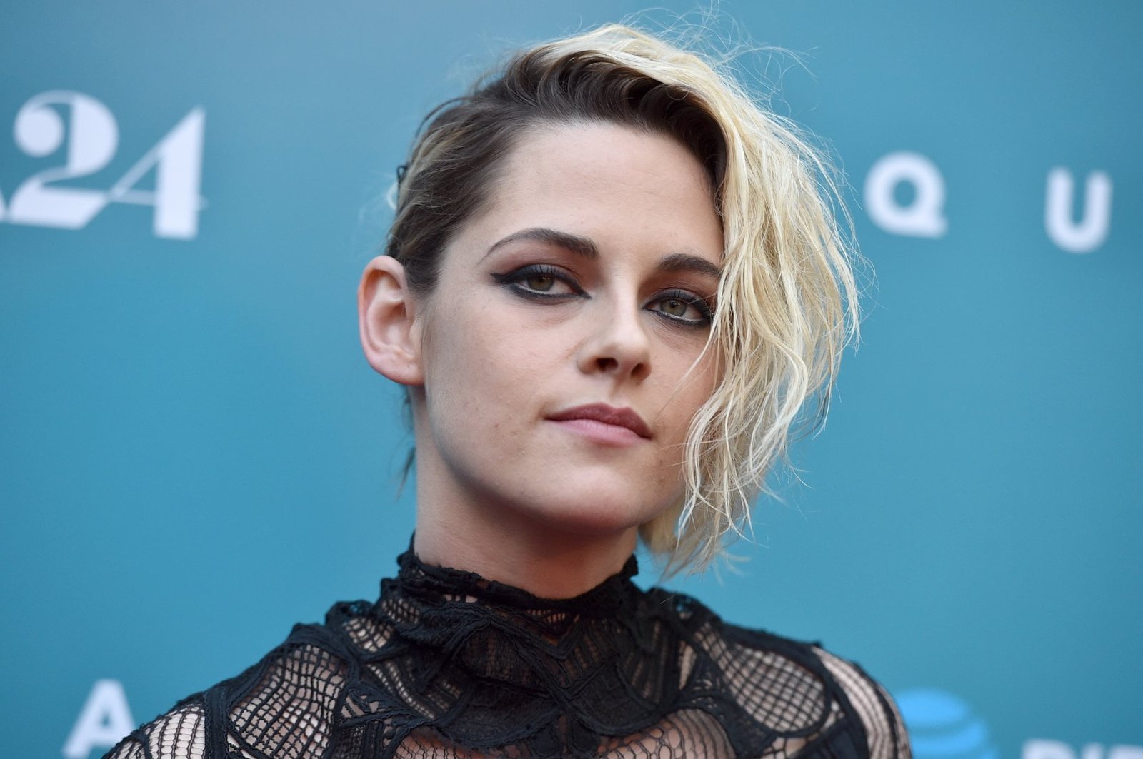 Actresses Kristen Stewart headshot portrait young adult
