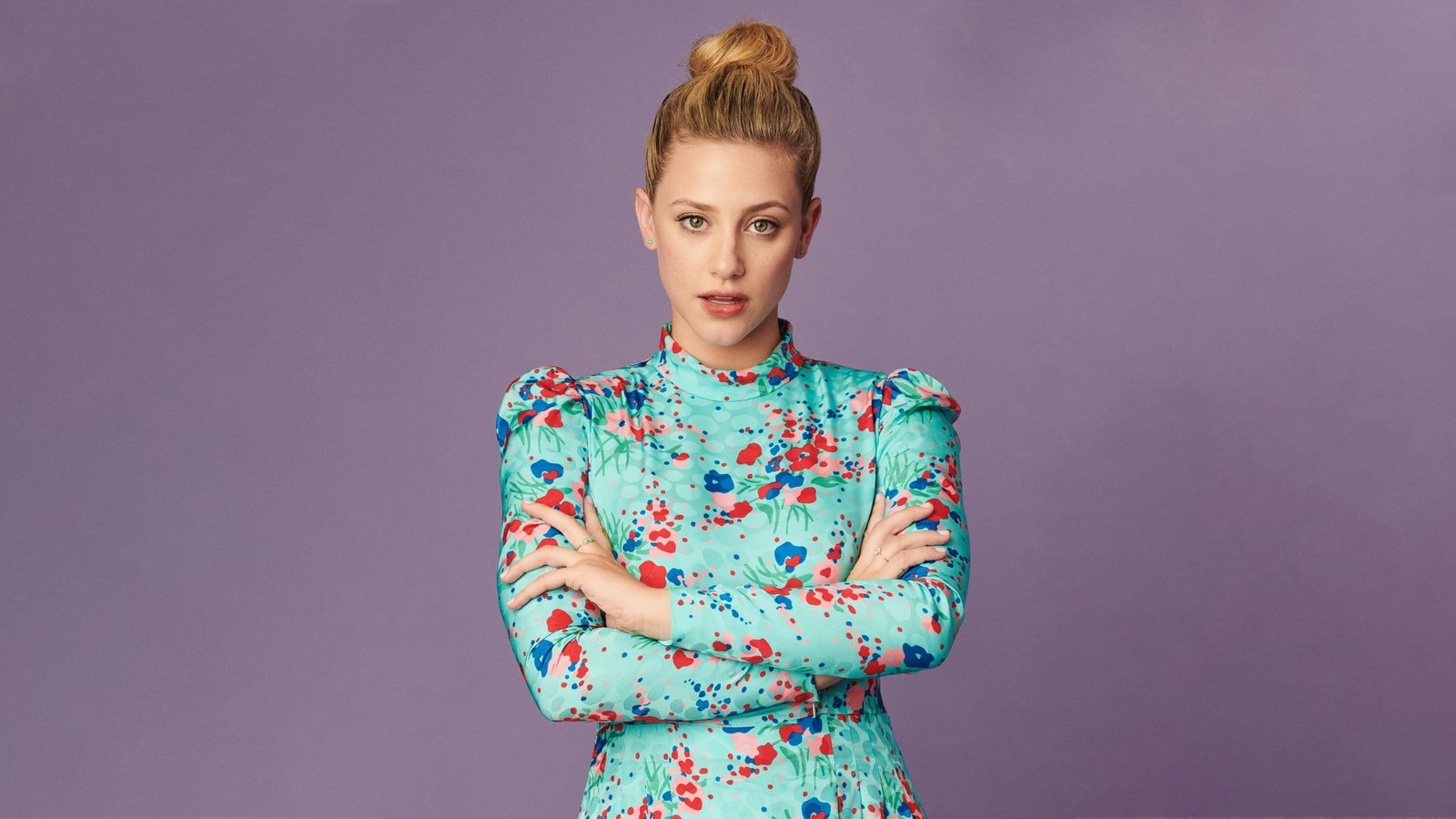 Actresses Lili Reinhart American Blonde Green Eyes Lipstick 2k
