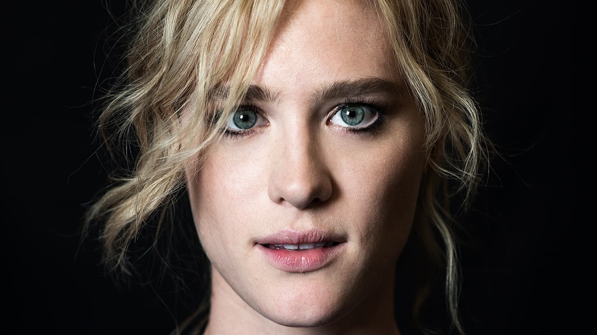 Actresses Mackenzie Davis Blonde