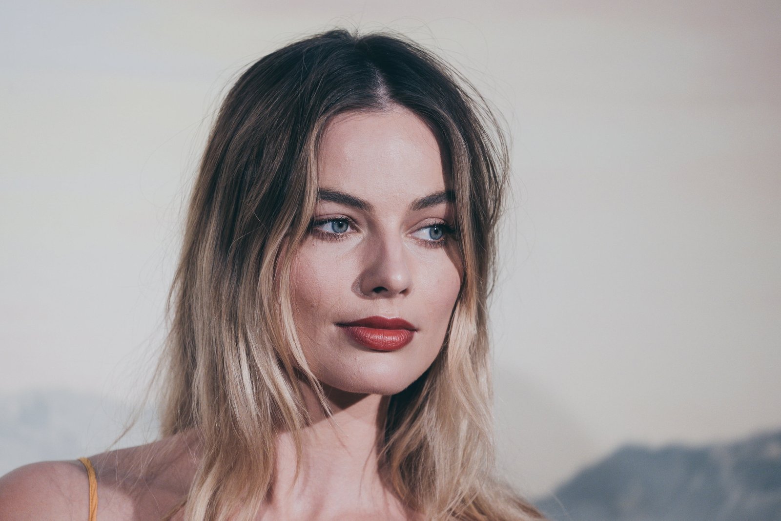 Actresses Margot Robbie Australian Blonde Blue Eyes Close Up 2k