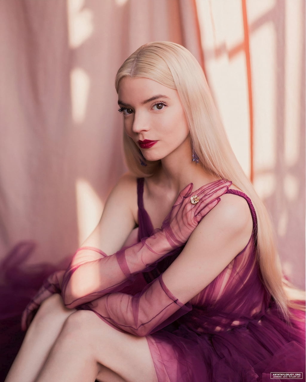 Anya Taylor Joy women actress blonde long hair makeup