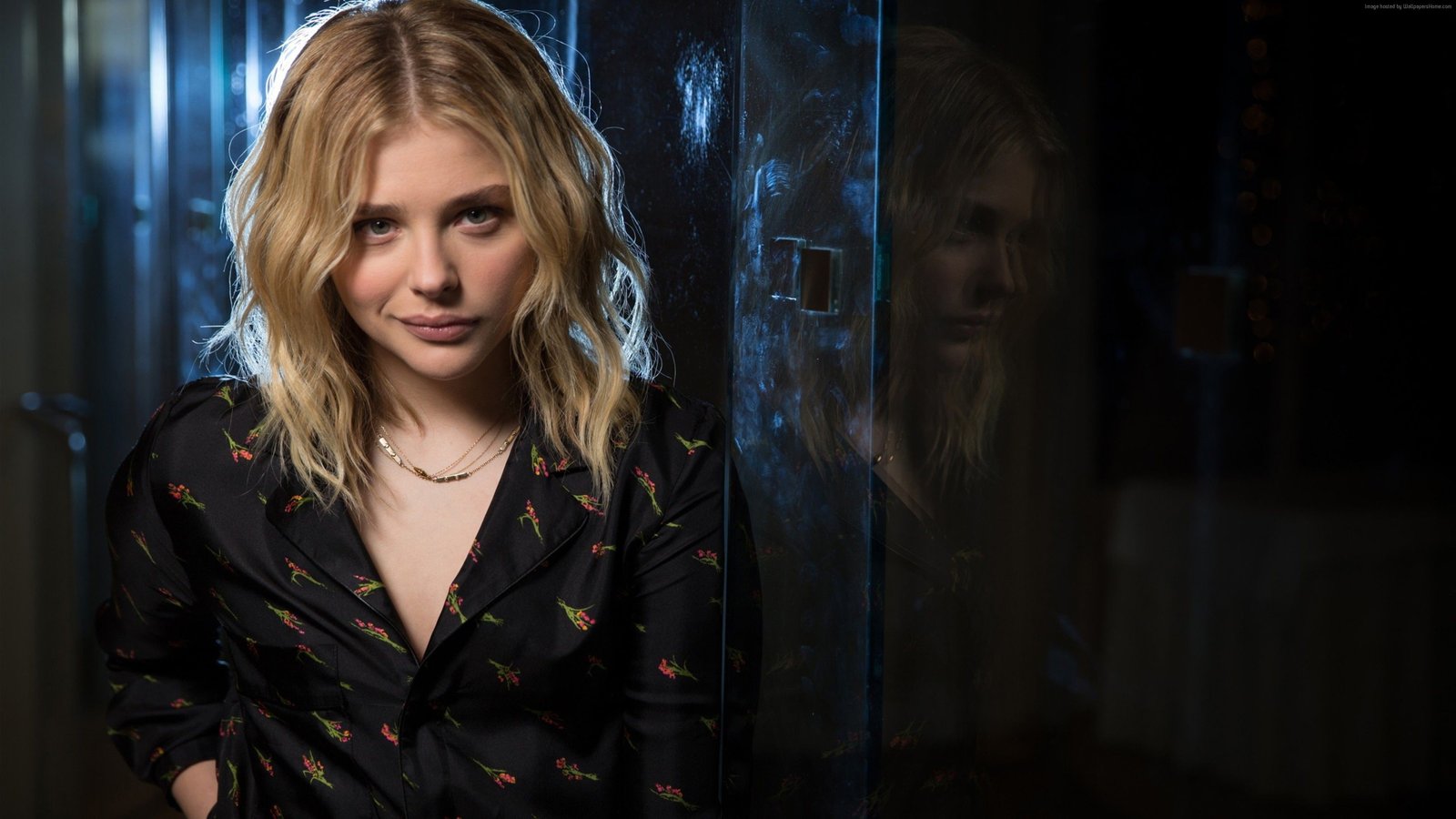 portrait Chloe Moretz actress blonde 2k