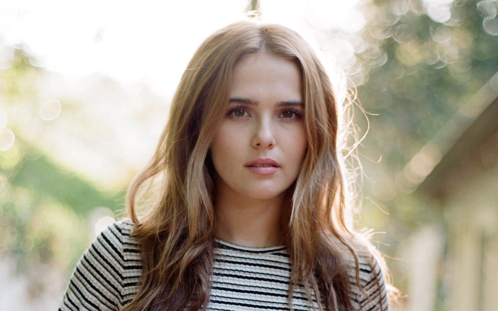 Actresses Zoey Deutch Blonde