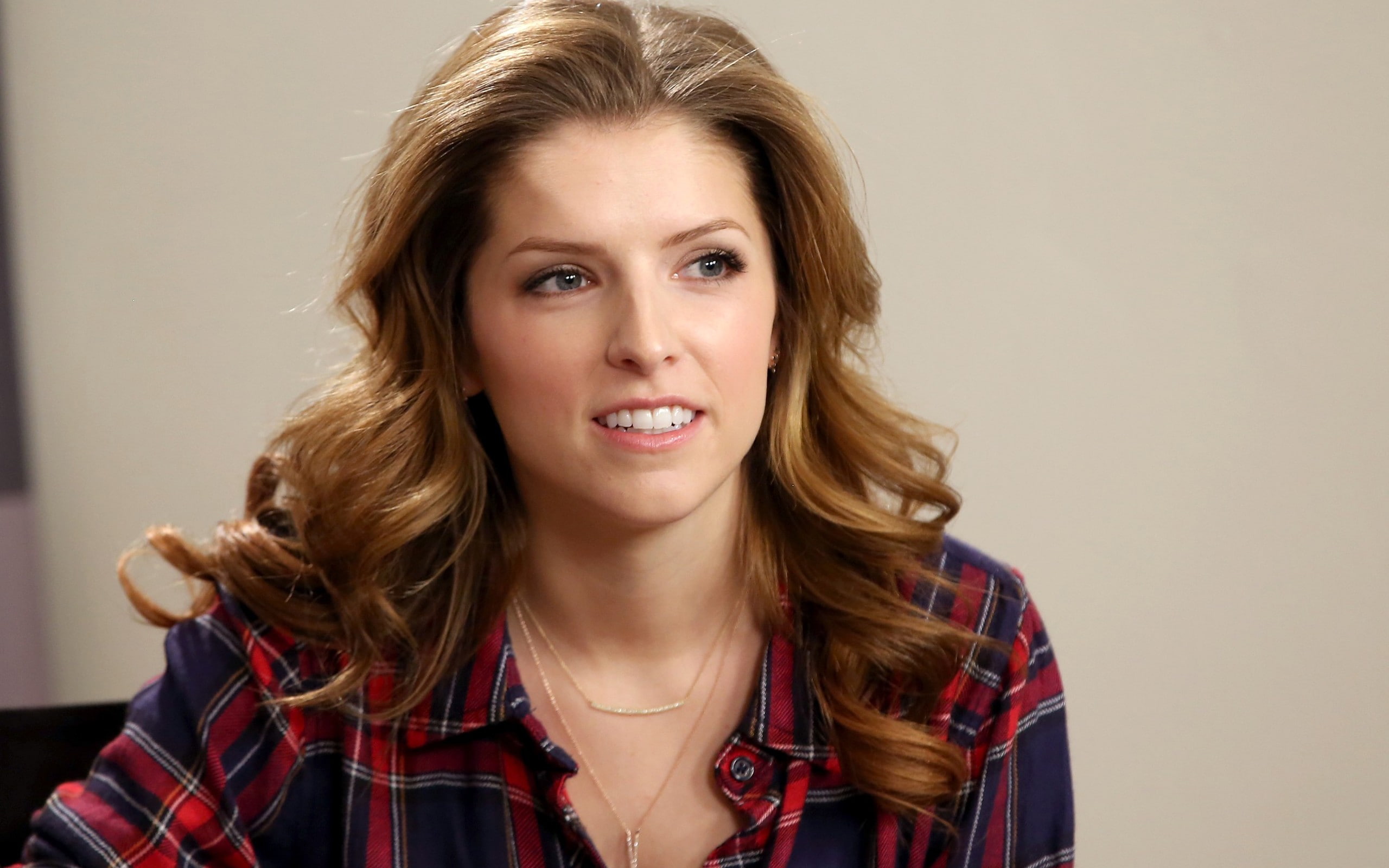 Anna Kendrick celebrity actress women brunette plaid shirt 2k