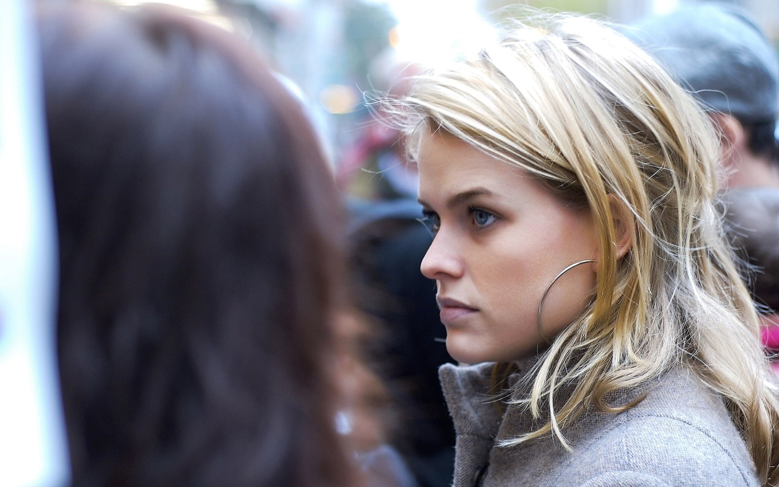 Alice Eve women actress blue eyes hoop earrings blonde