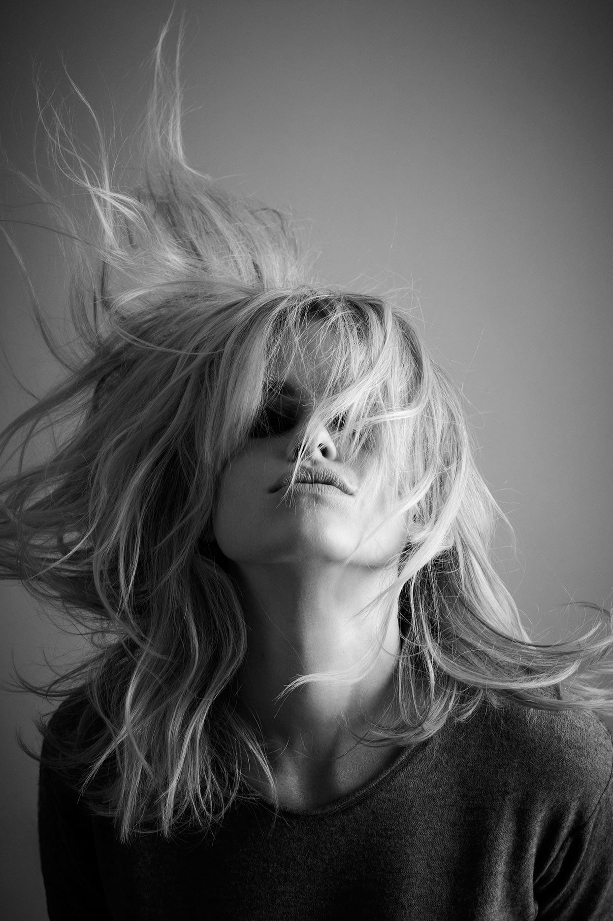 Alice Eve women actress monochrome juicy lips blonde portrait