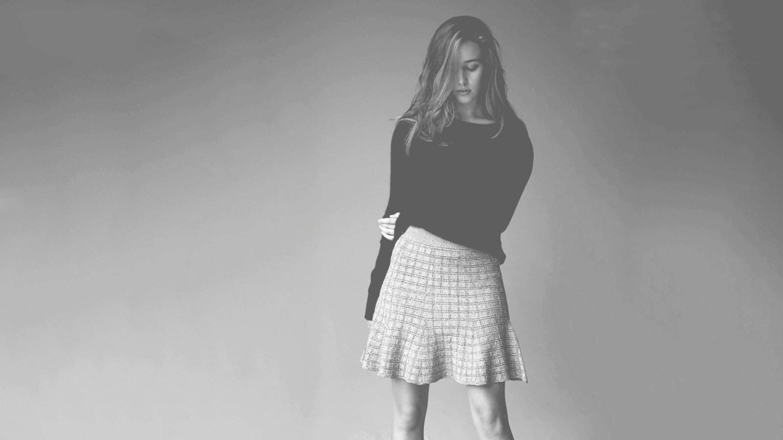 Alycia Debnam Carey actress monochrome women standing one person