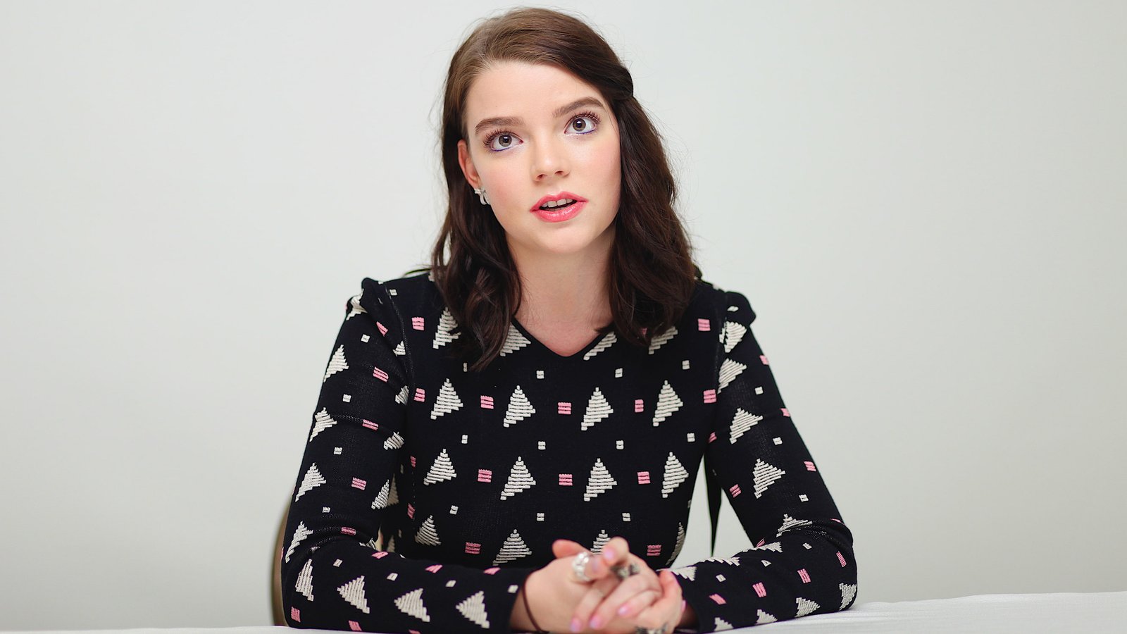 Anya Taylor Joy actress women brunette simple background 2k
