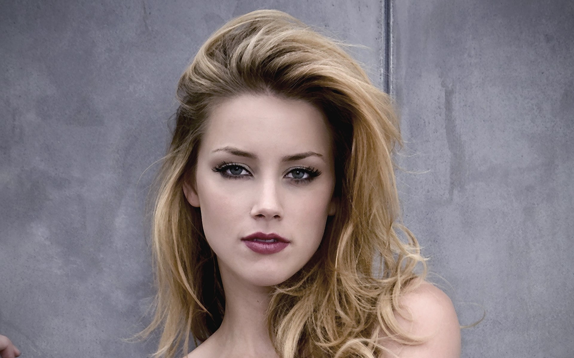 Amber Heard women face actress makeup looking at viewer
