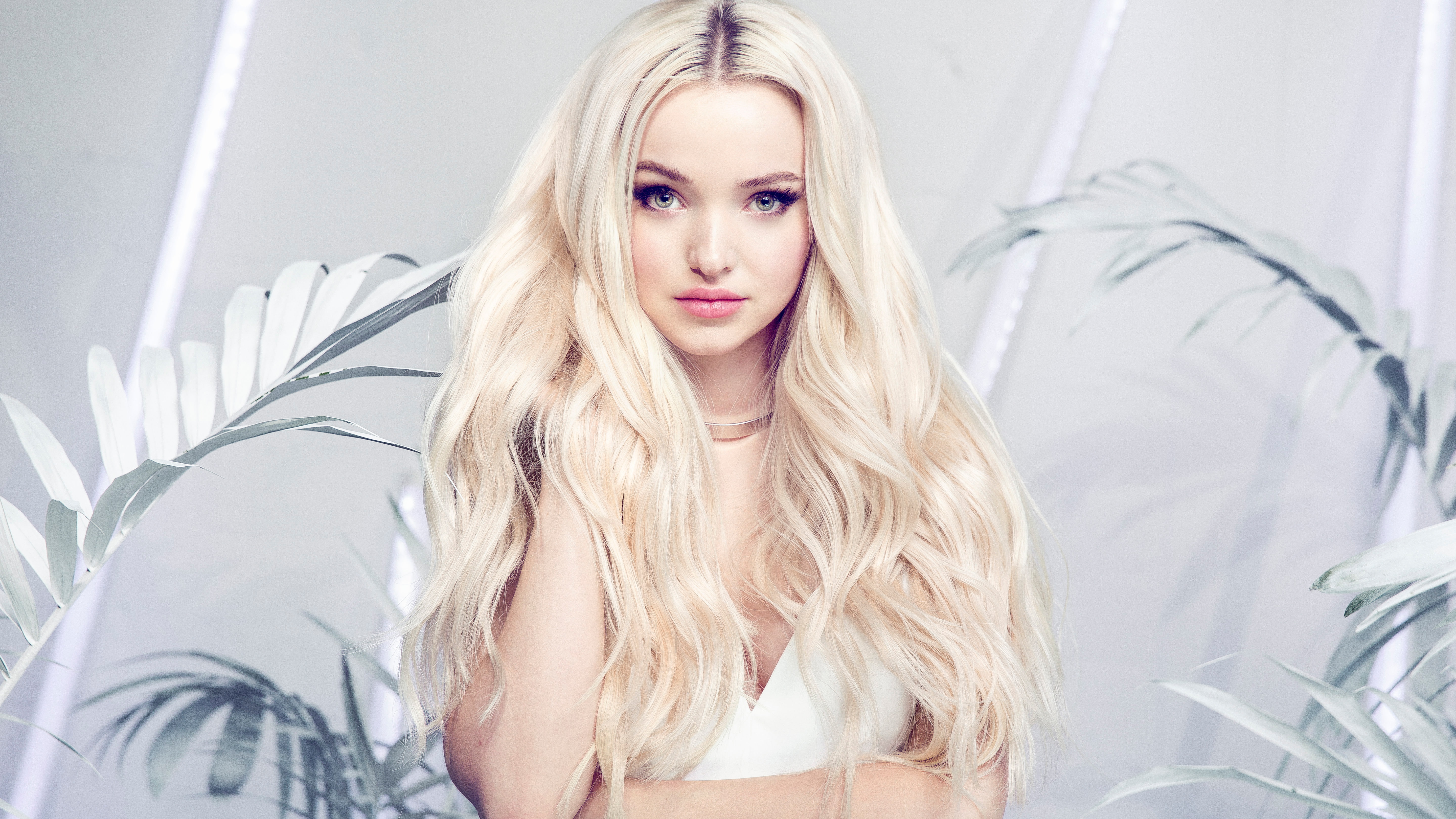 American actress Dove Cameron blond hair portrait long 2k 4k 5k