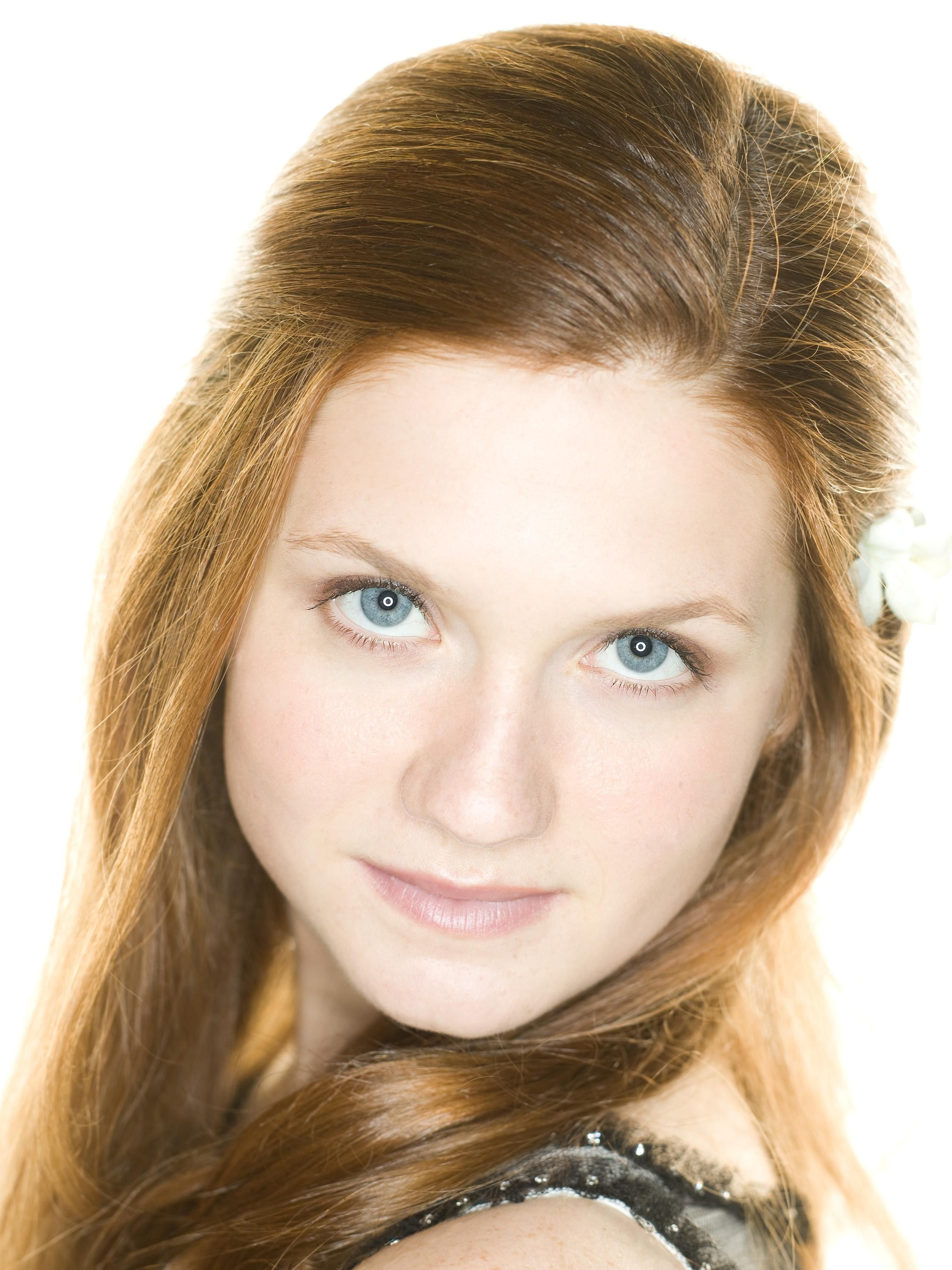 Bonnie Wright blue eyes Harry Potter long hair blonde women 2k