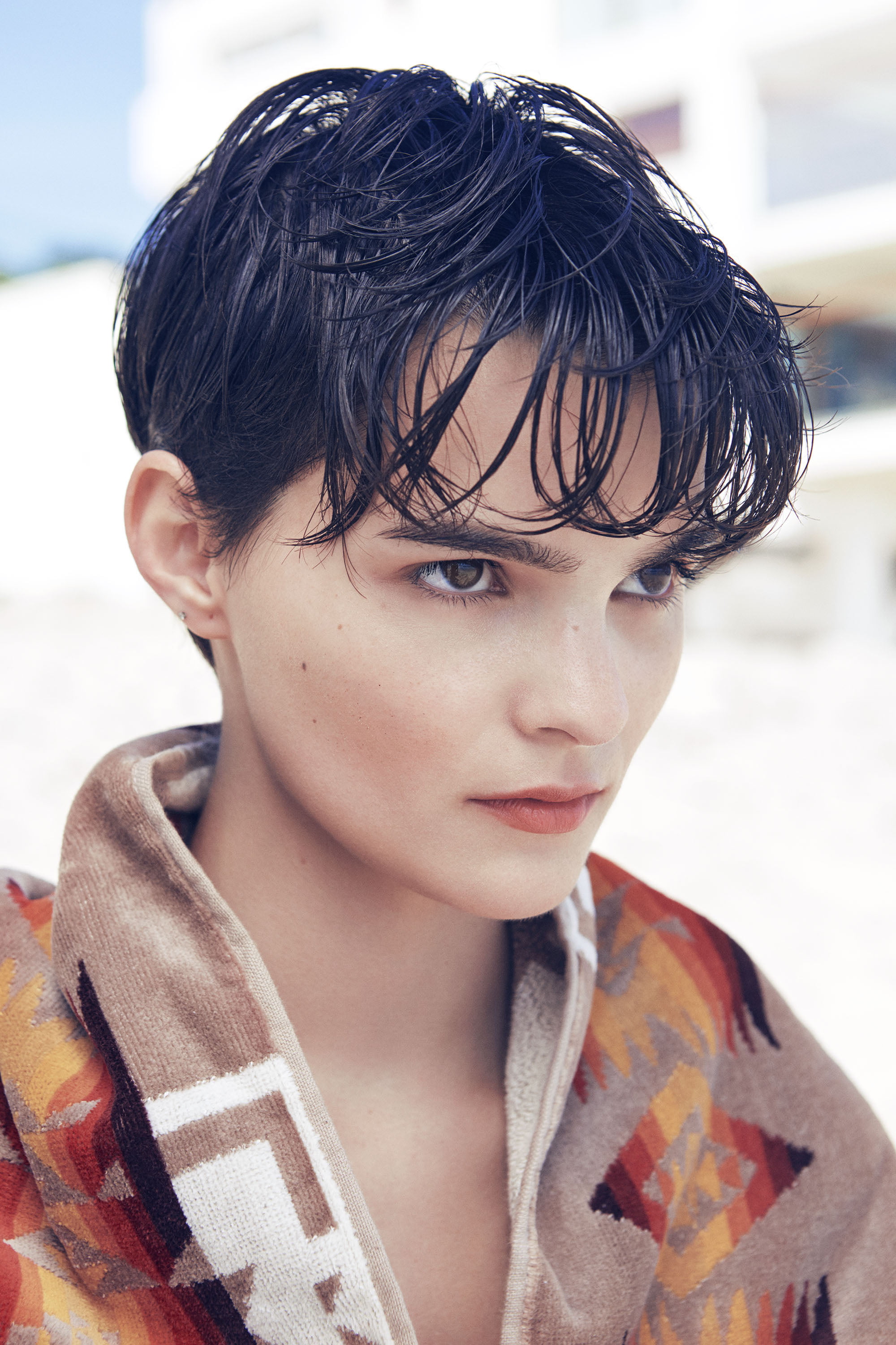 Brianna Hildebrand women actress short hair brunette looking into the distance 2k