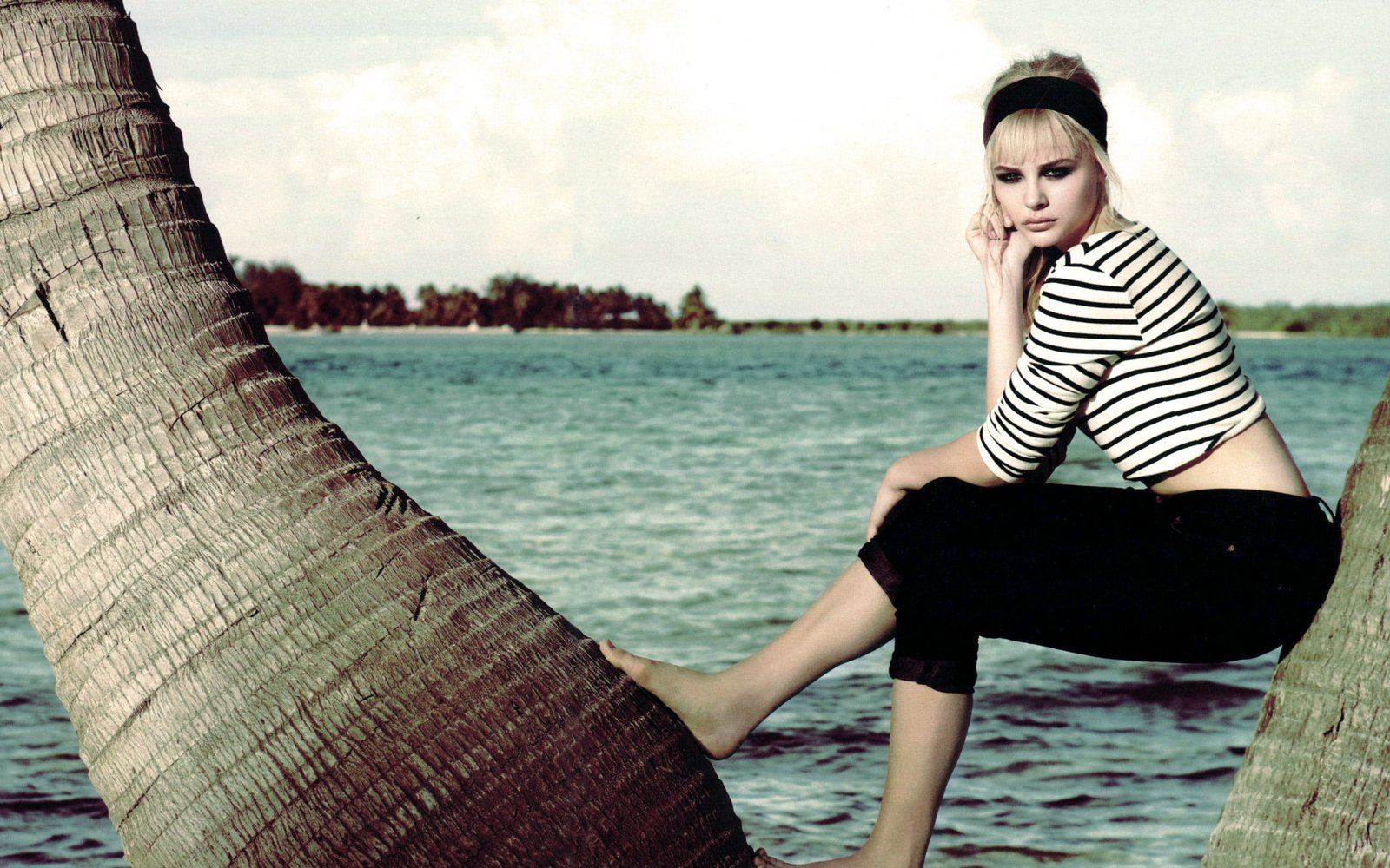 Chlo Grace Moretz actress women outdoors water one person 2k