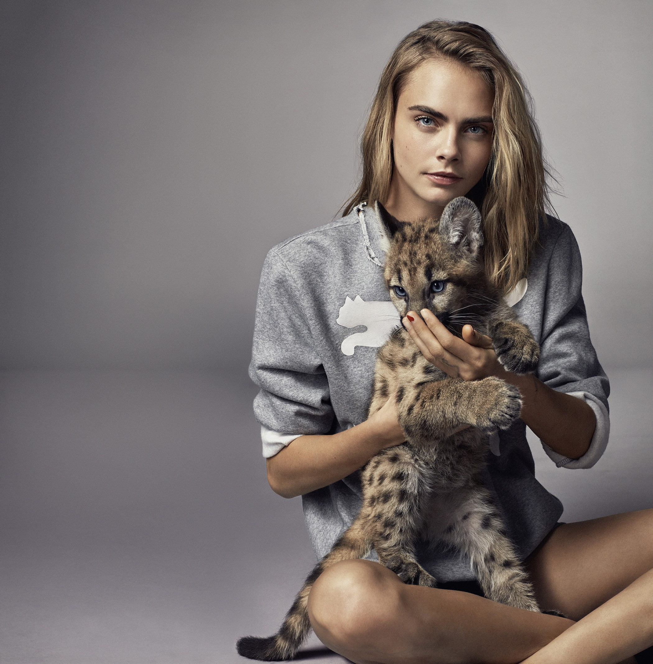 Cara Delevingne women model actress pumas blu eyes blonde 2k