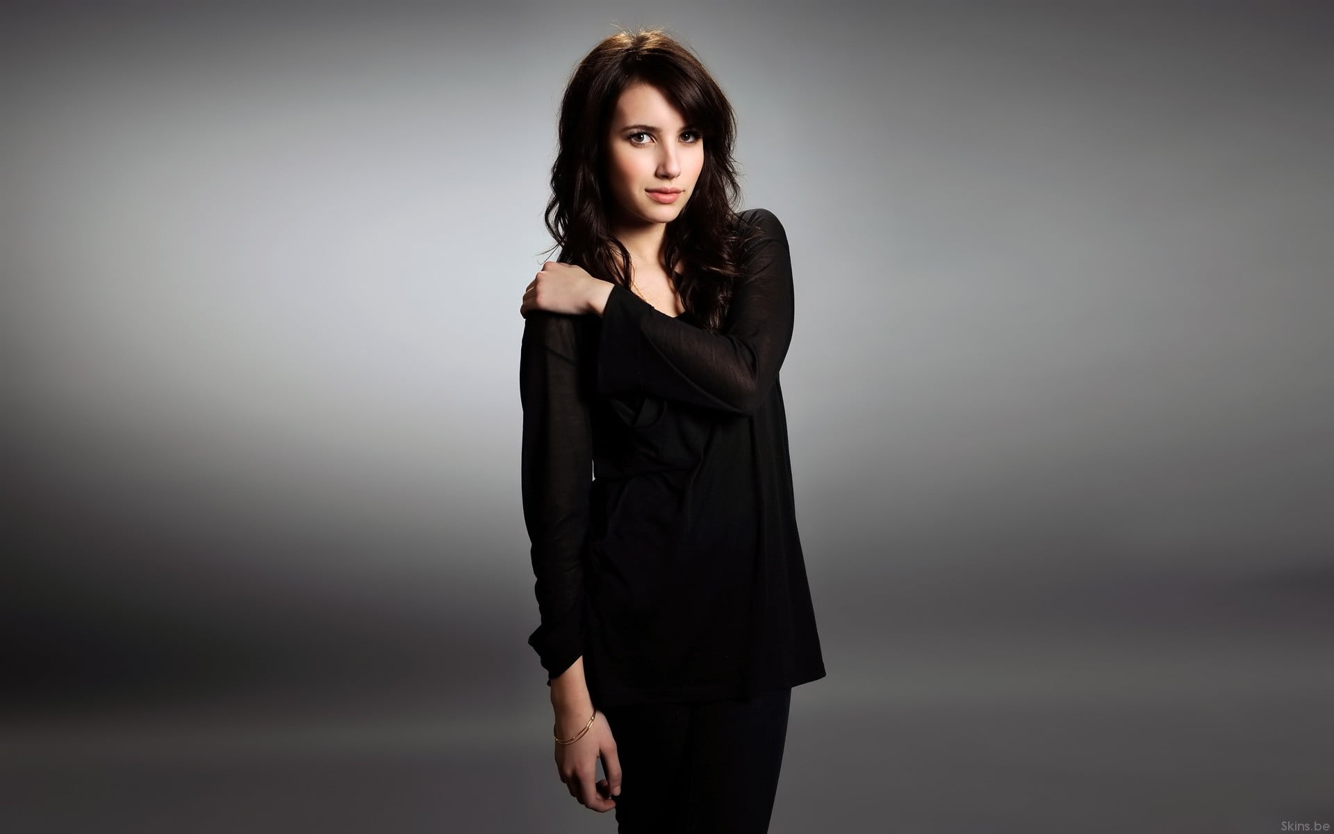 Emma Roberts women brunette actress simple background studio shot