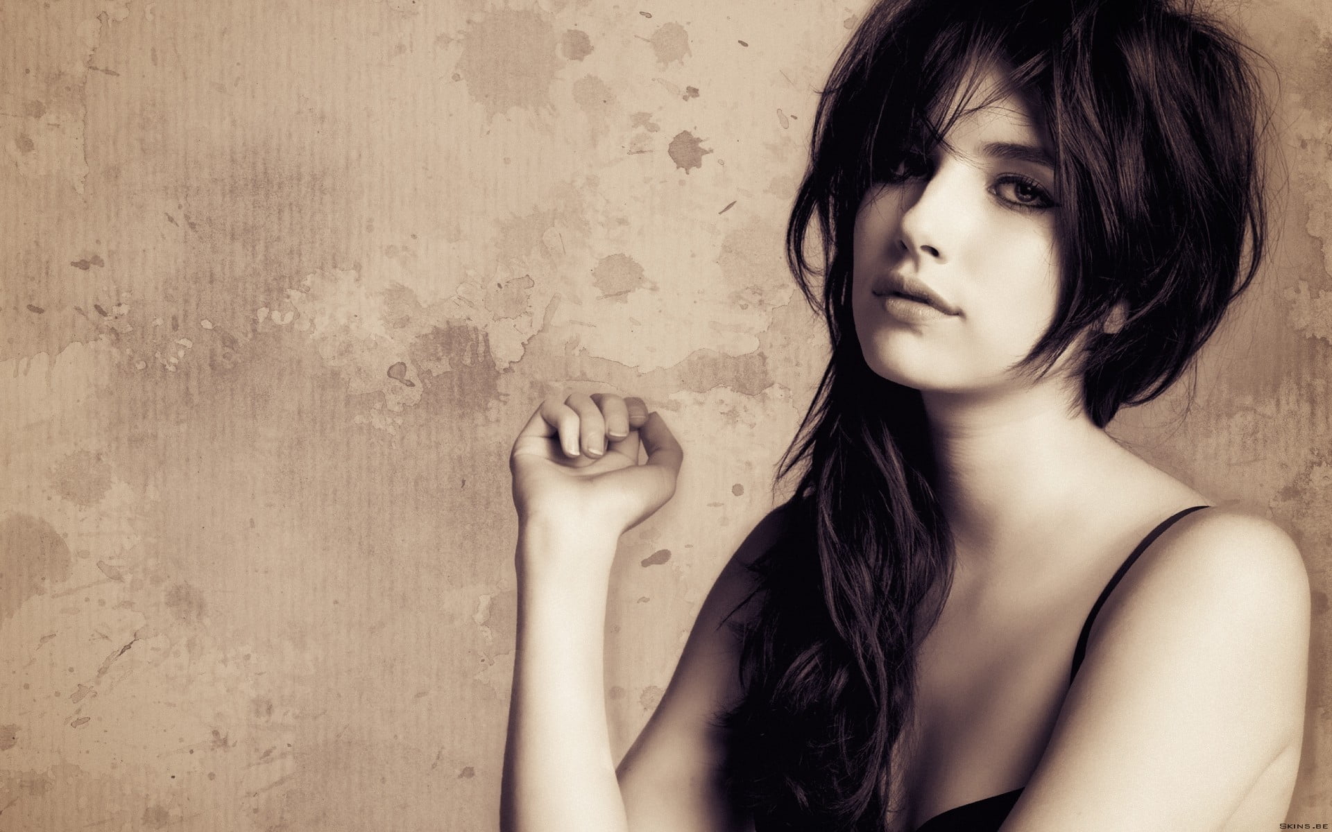 Emma Roberts women brunette portrait looking at viewer