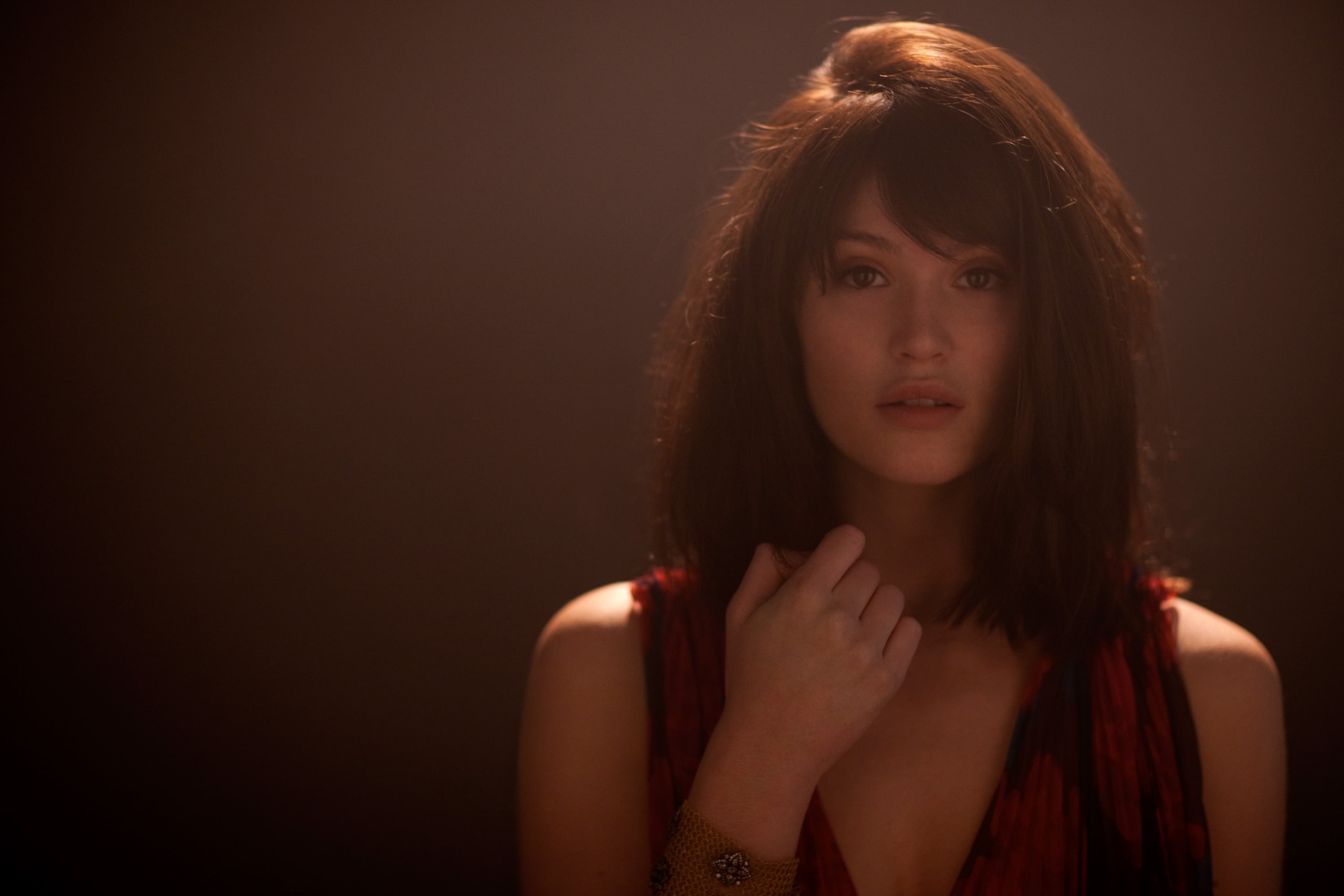 Gemma Arterton women brunette dark hair actress simple background 2k