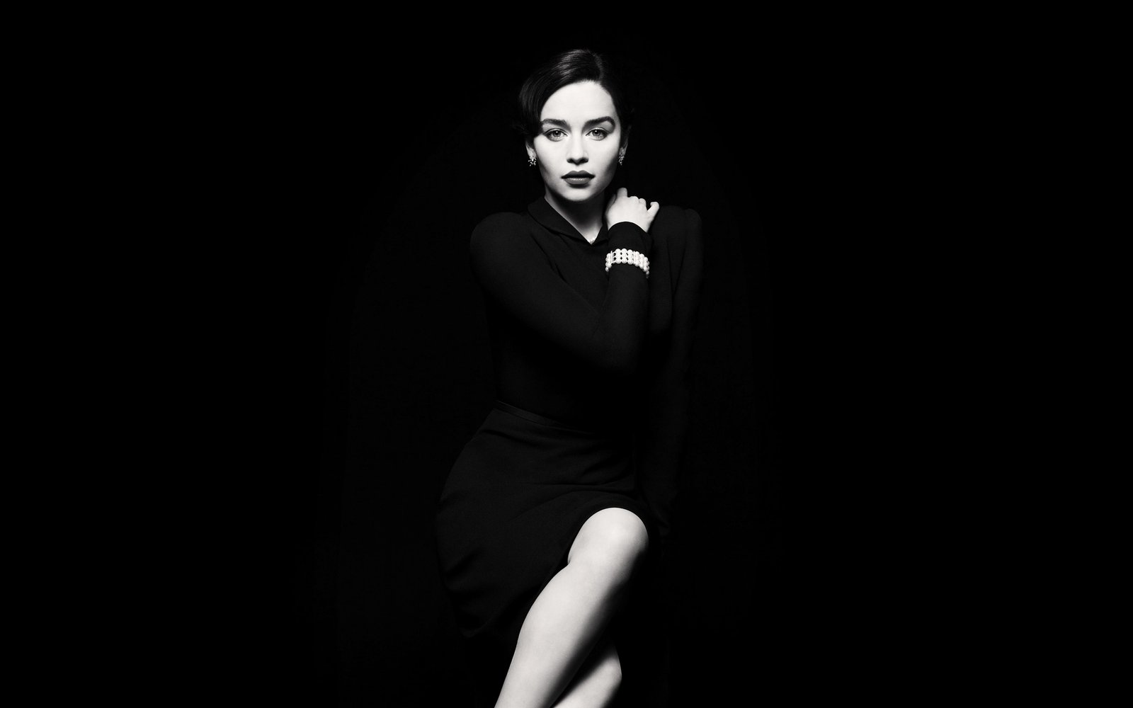 Emilia Clarke brunette actress celebrity women monochrome 2k