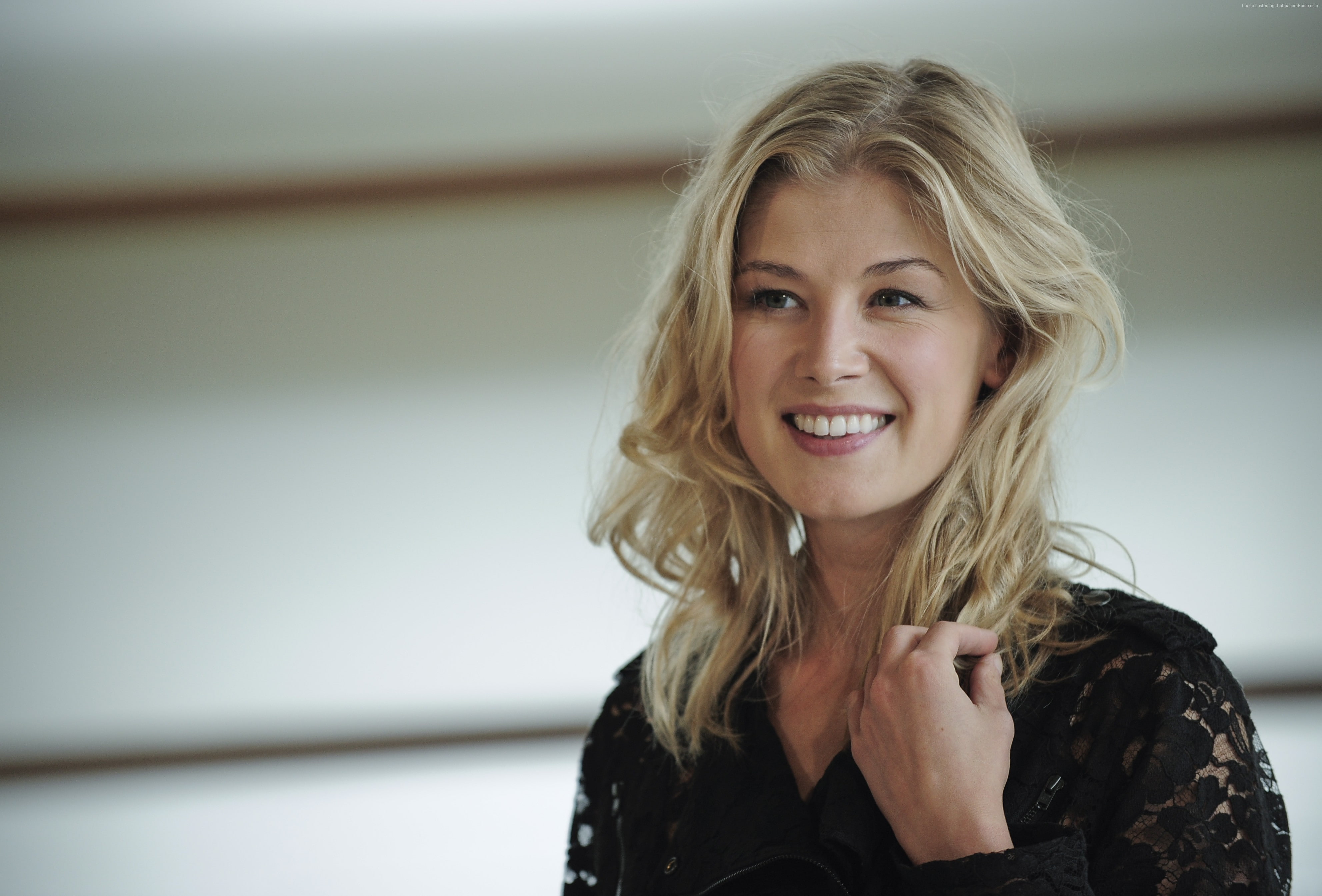 Grammys Best Celebrity Rosamund Pike actress Gone Girl 2k