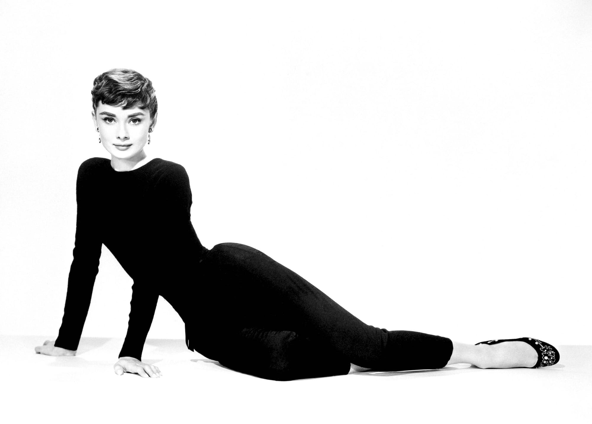 grayscale photo of Audrey Hepburn actress vintage movies motion pictures 2k
