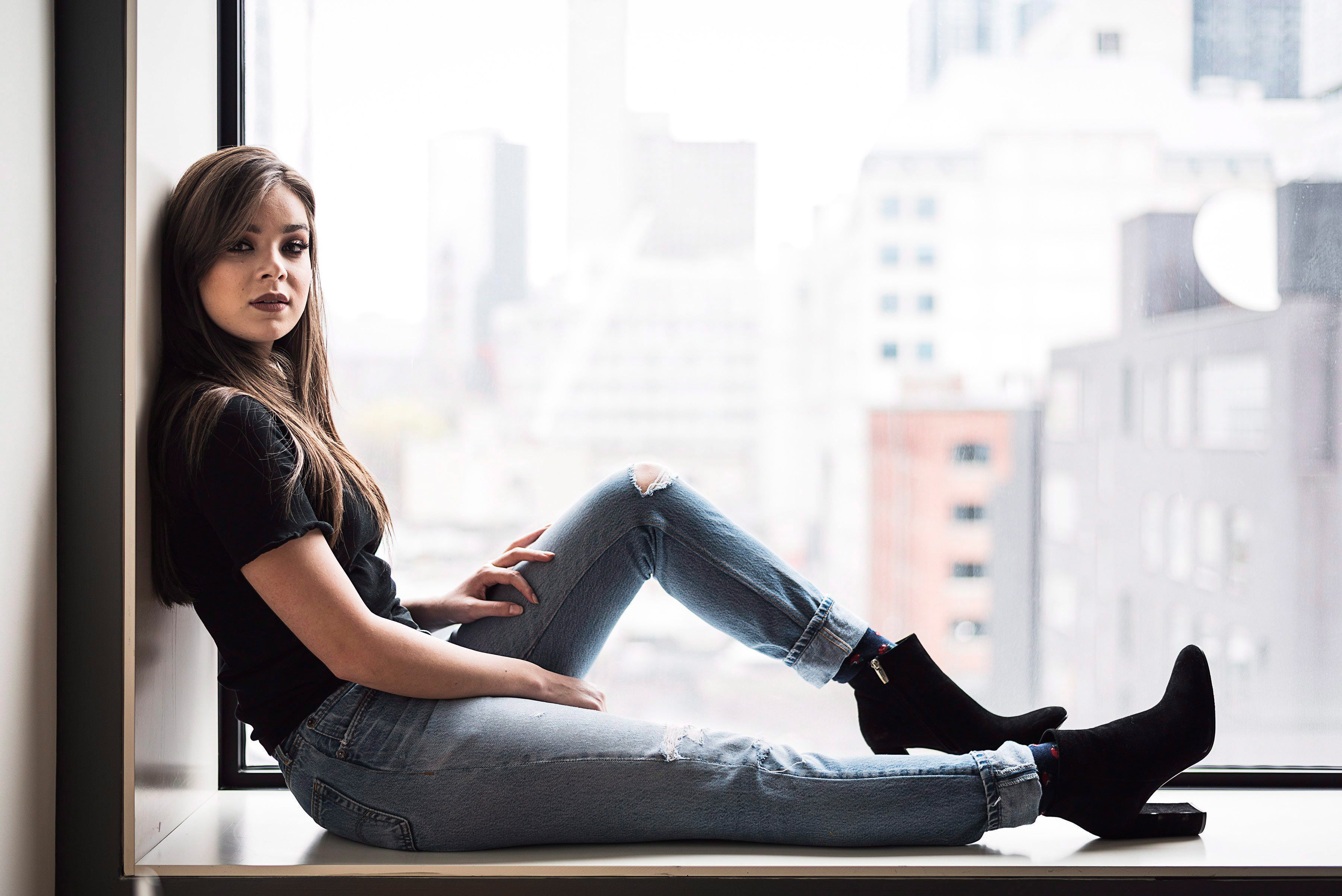 Hailee Steinfeld women singer actress brunette dark hair 2k