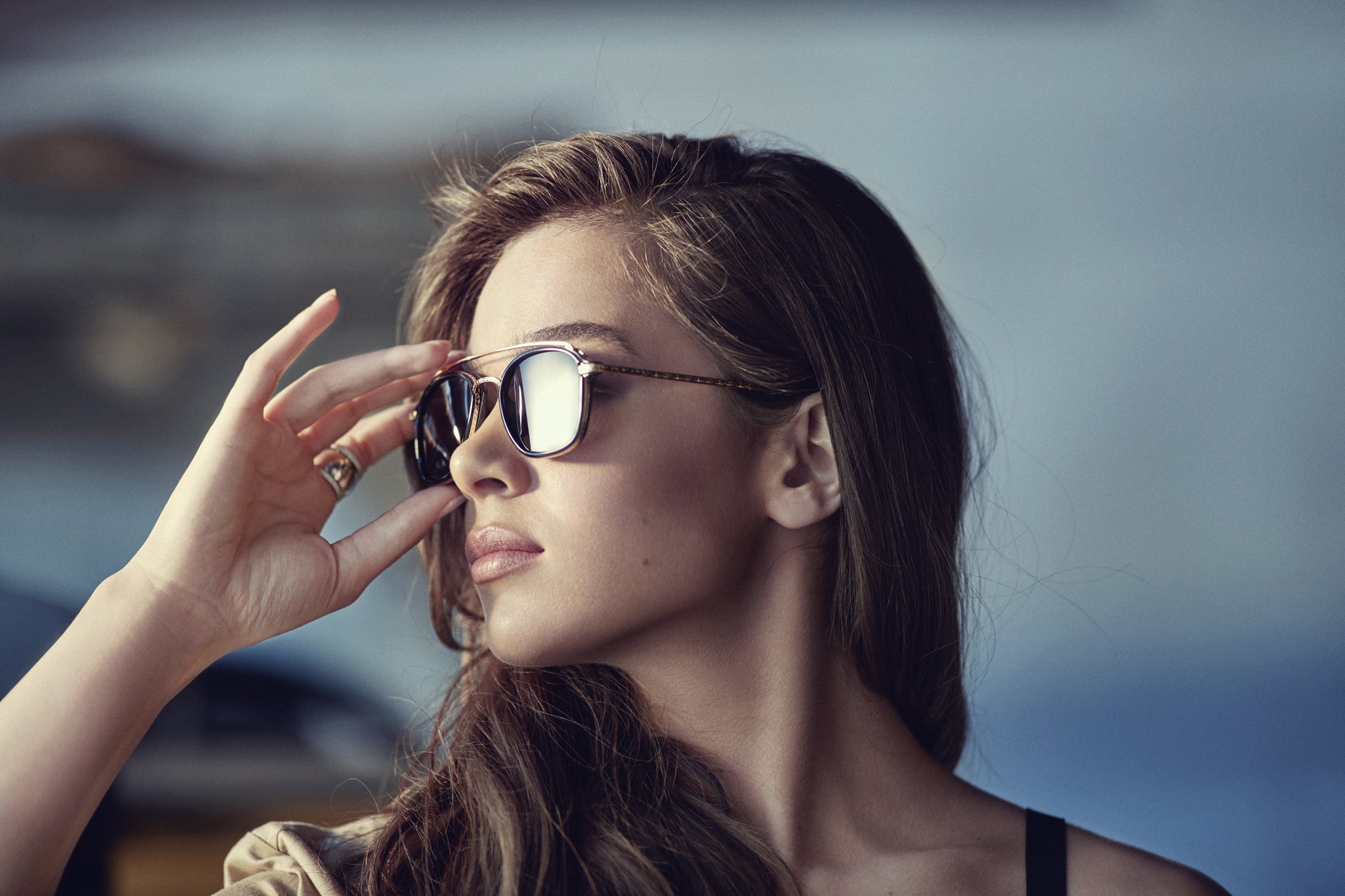 Hailee Steinfeld women singer brunette actress with shades 2k