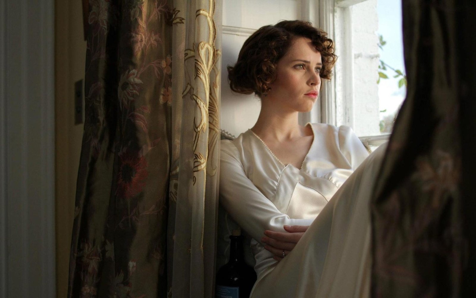 Felicity Jones actress women green eyes Northanger Abbey