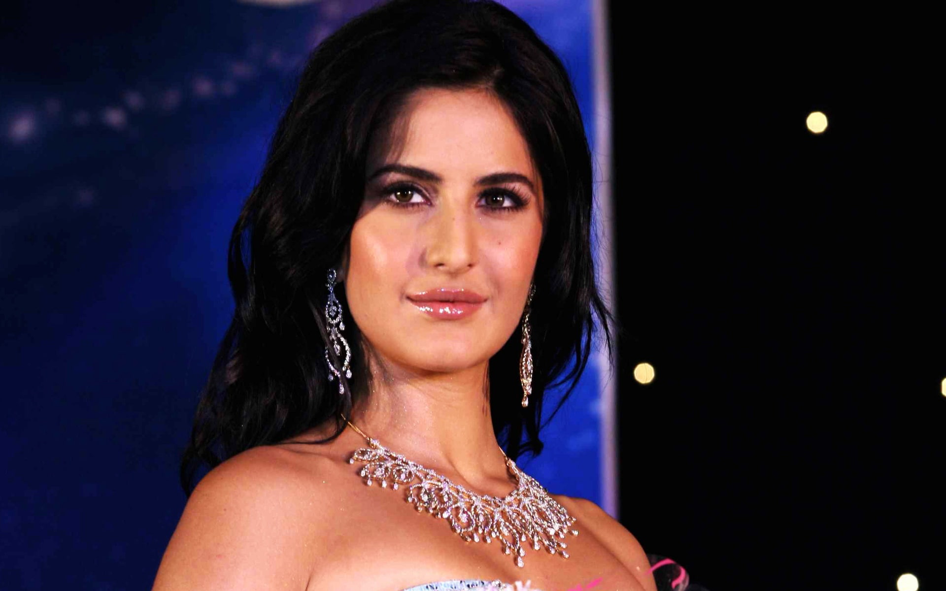 Indian Actress Katrina Kaif women's silver charm necklace