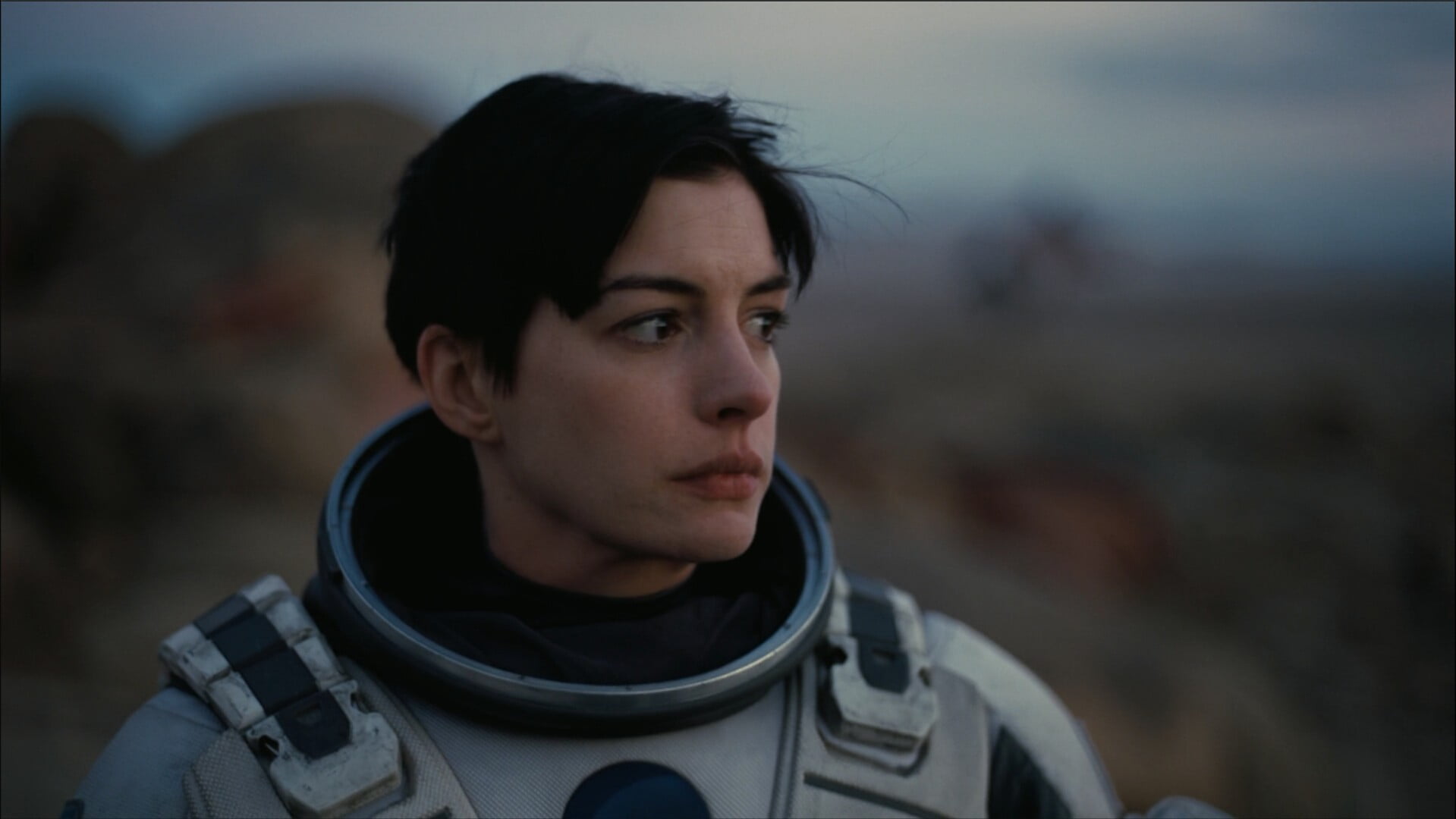 Interstellar movie Anne Hathaway actress spacesuit women
