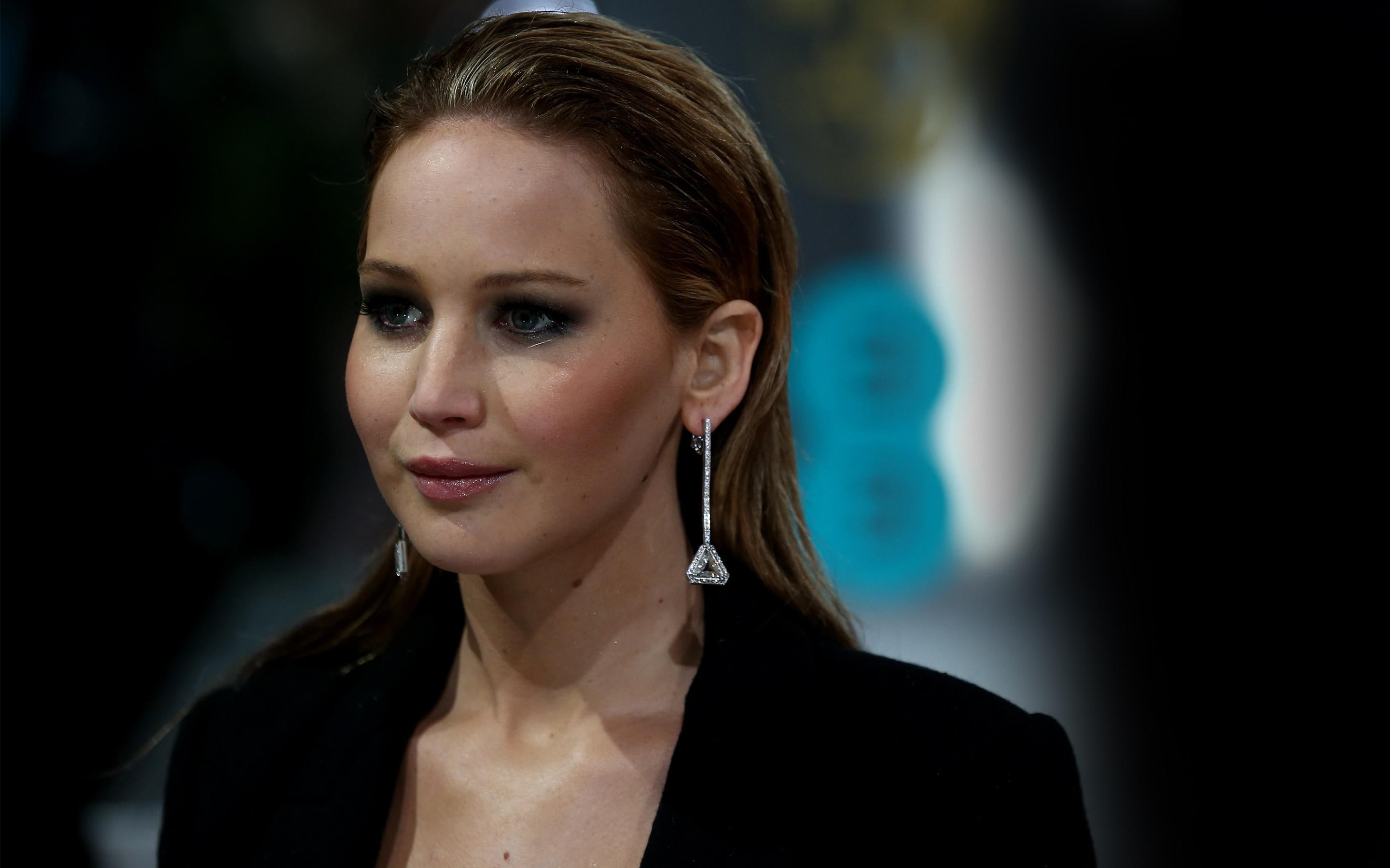 Jennifer Lawrence brunettes actresses earrings blurred background 2k
