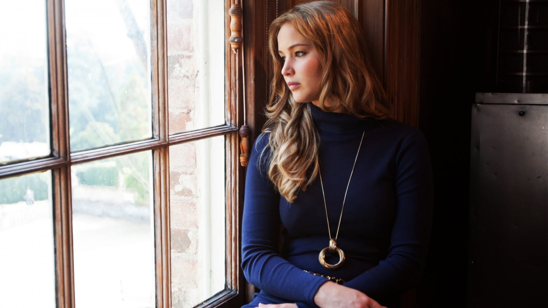 Jennifer Lawrence necklace window women actress celebrity 74