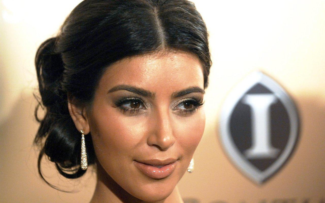 Kim Kardashian Cute Face celebrity celebrities girls model